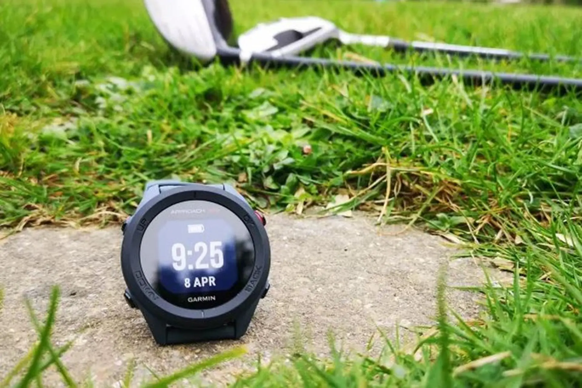 Điều gì khiến Garmin Approach S12 được giới chơi golf chuyên nghiệp săn lùng?