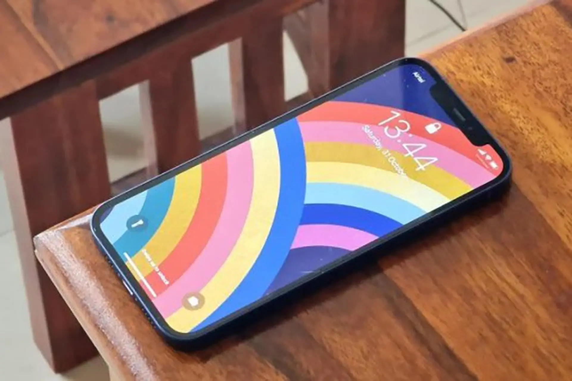 Rò rỉ khuôn thiết kế iPhone 13, xác nhận có camera hình vuông như thế hệ trước