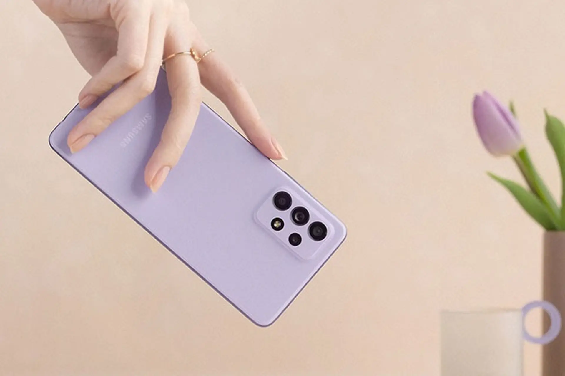 Bạn nên mua Samsung Galaxy A52 hay Galaxy A72?