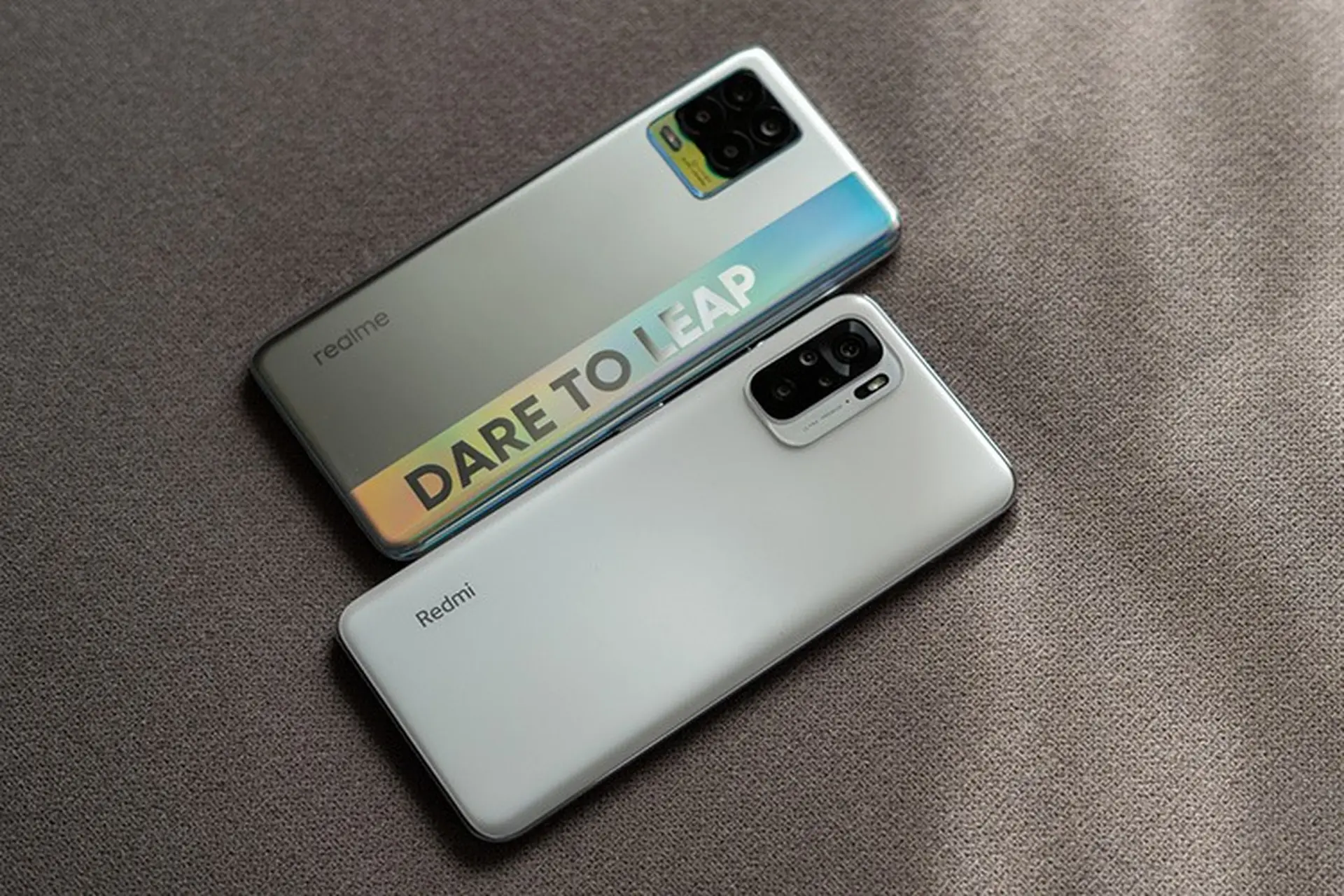 So sánh Xiaomi Redmi Note 10S với Realme 8 5G: Nên mua điện thoại nào?