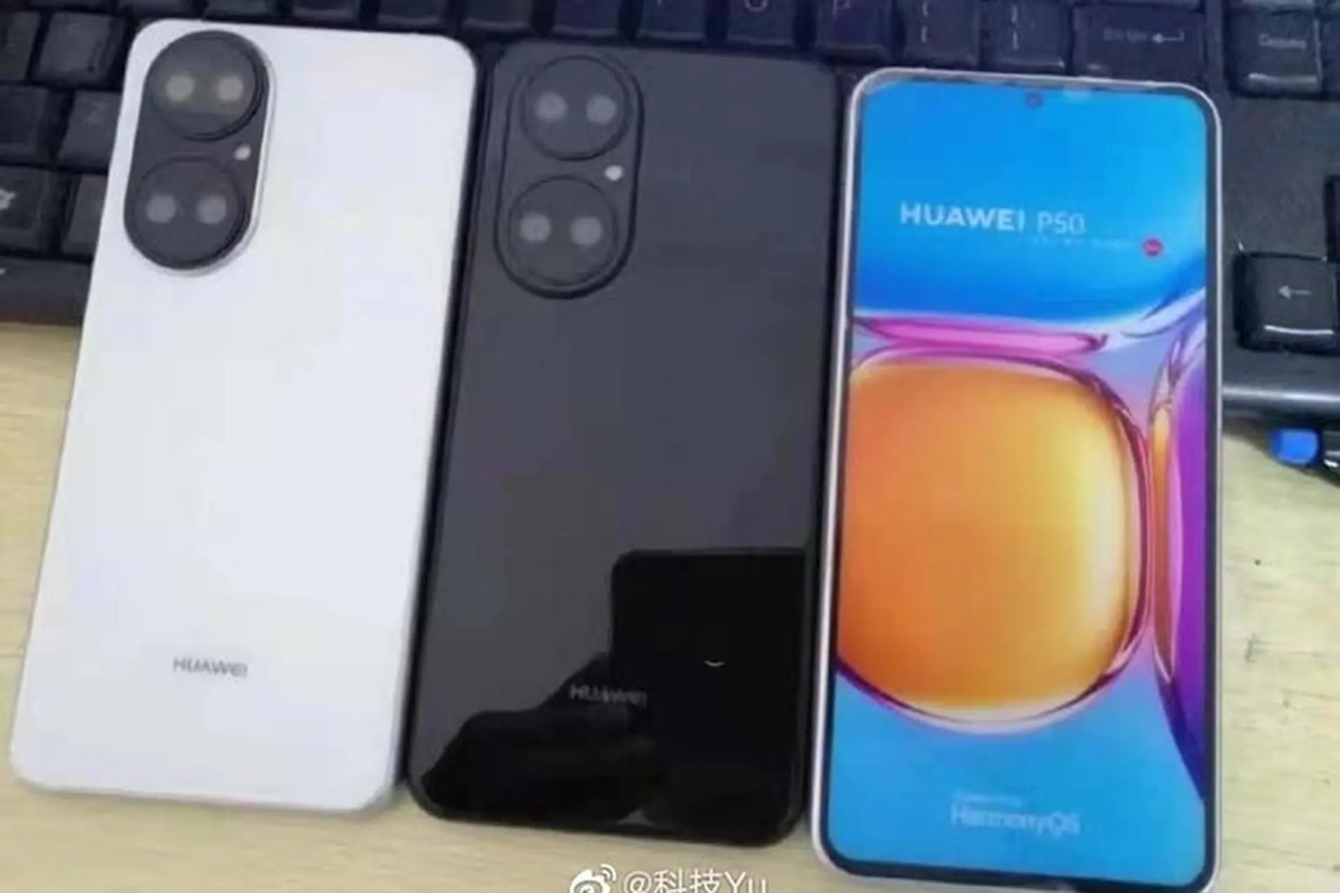 Huawei P50 lộ ảnh thực tế với màn hình đục lỗ, cụm camera sau ấn tượng
