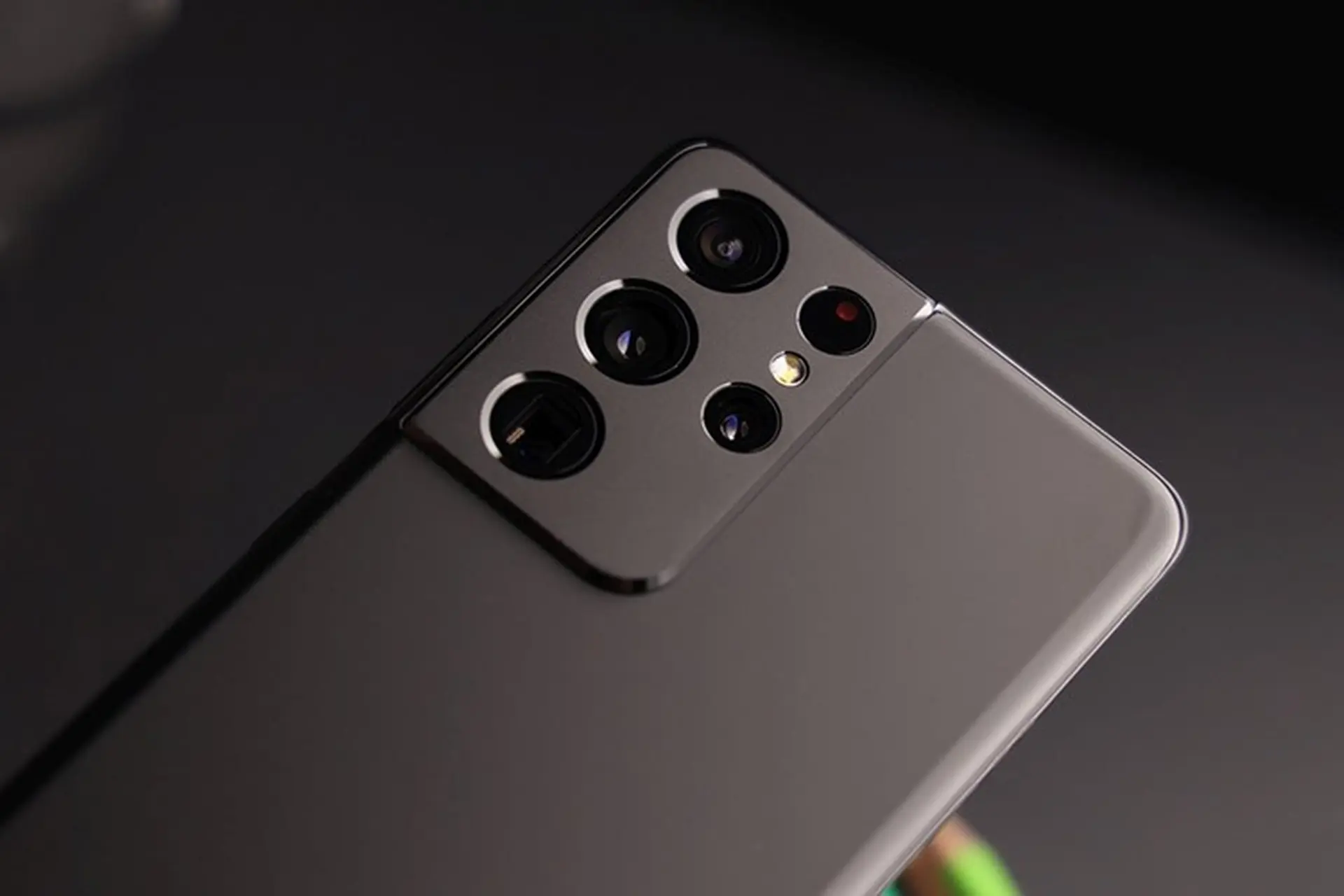 Samsung “chế giễu” khả năng chụp ảnh của iPhone 12 Pro Max trong video quảng cáo mới