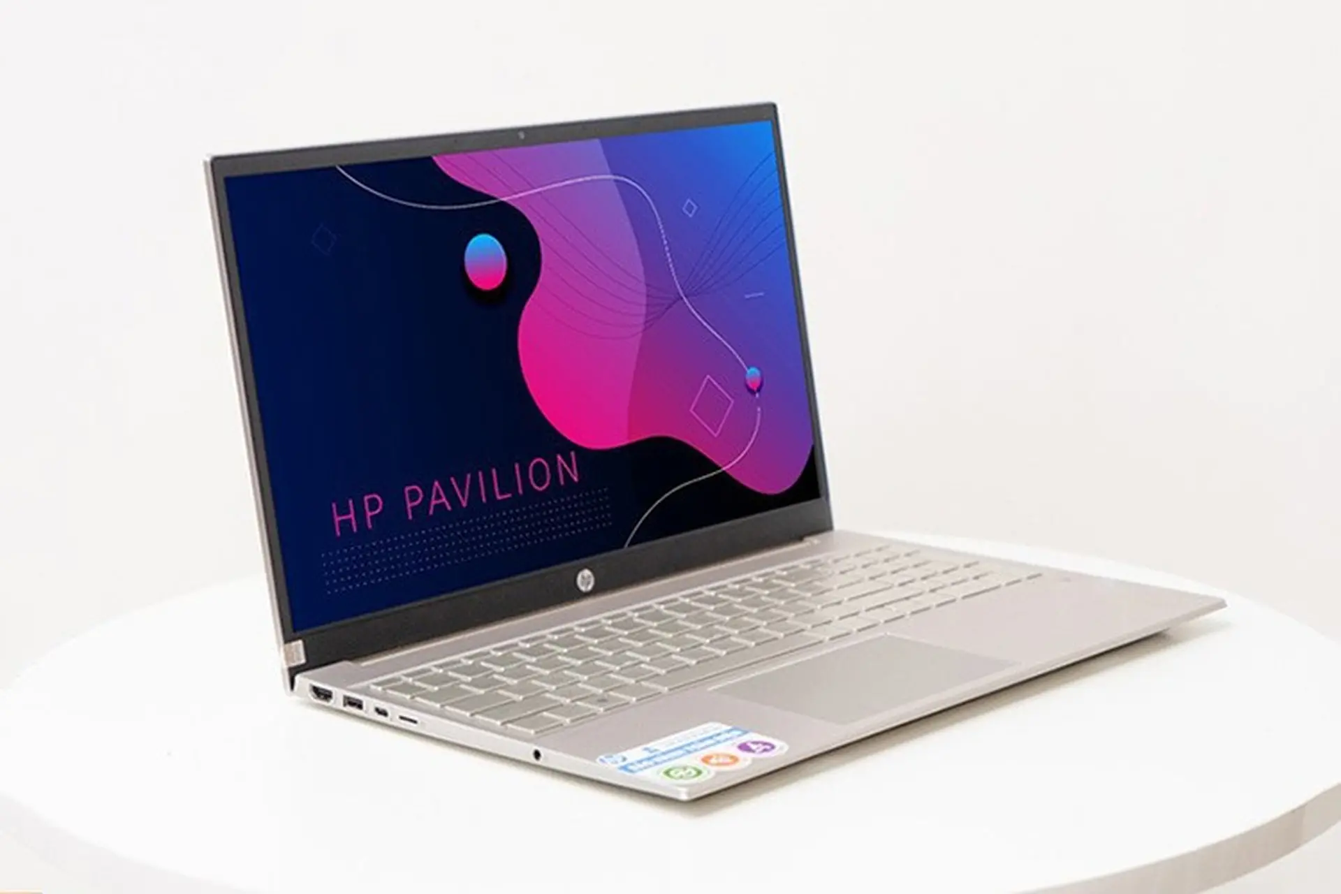 Với loạt laptop mỏng nhẹ tầm trung, HP ngày càng chiều lòng giới sinh viên