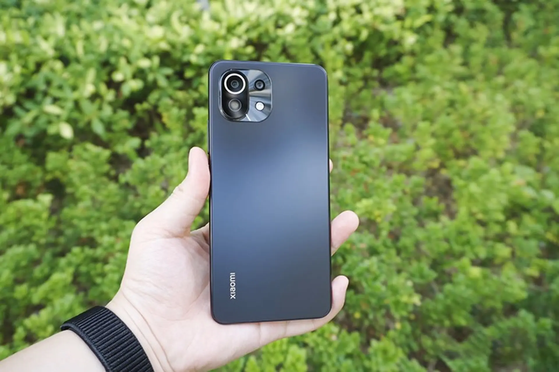 Đánh giá Xiaomi Mi 11 Lite 5G: Thiết kế mỏng nhẹ, hiệu năng tốt, giá cao