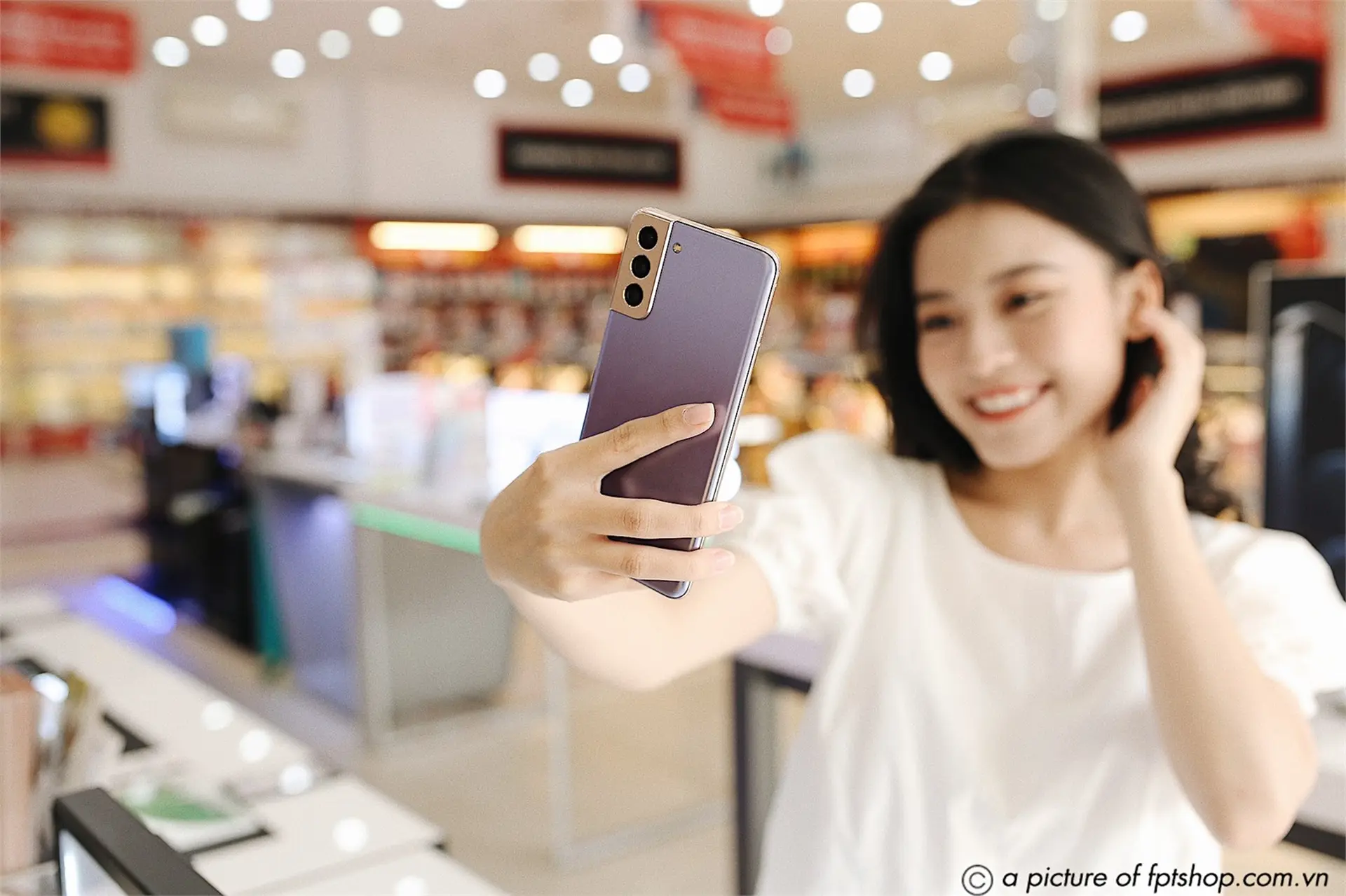 FPT Shop giảm 3 triệu đồng cho khách sở hữu Galaxy S21 Series 256GB