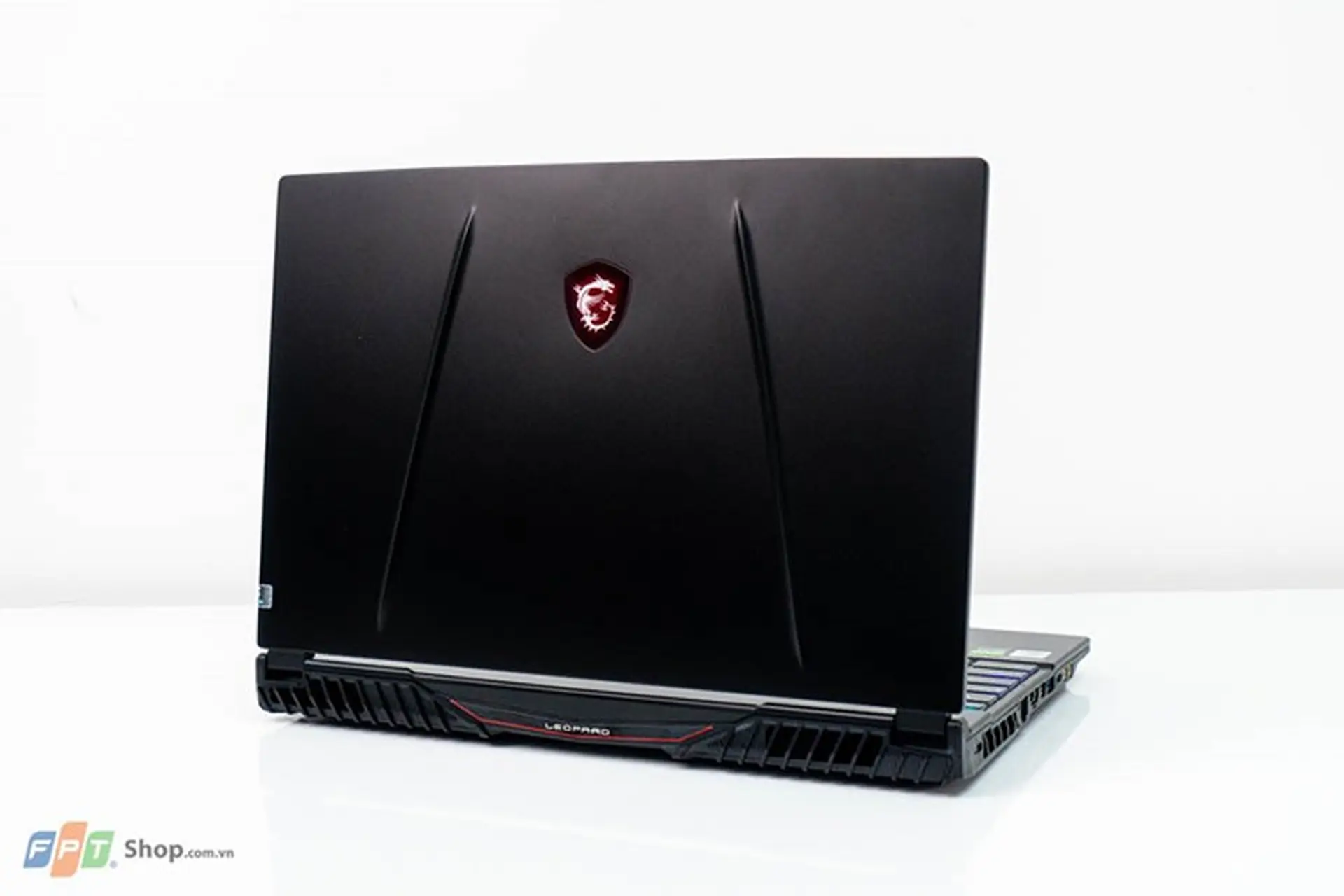 Mua laptop gaming để làm việc, tại sao không?