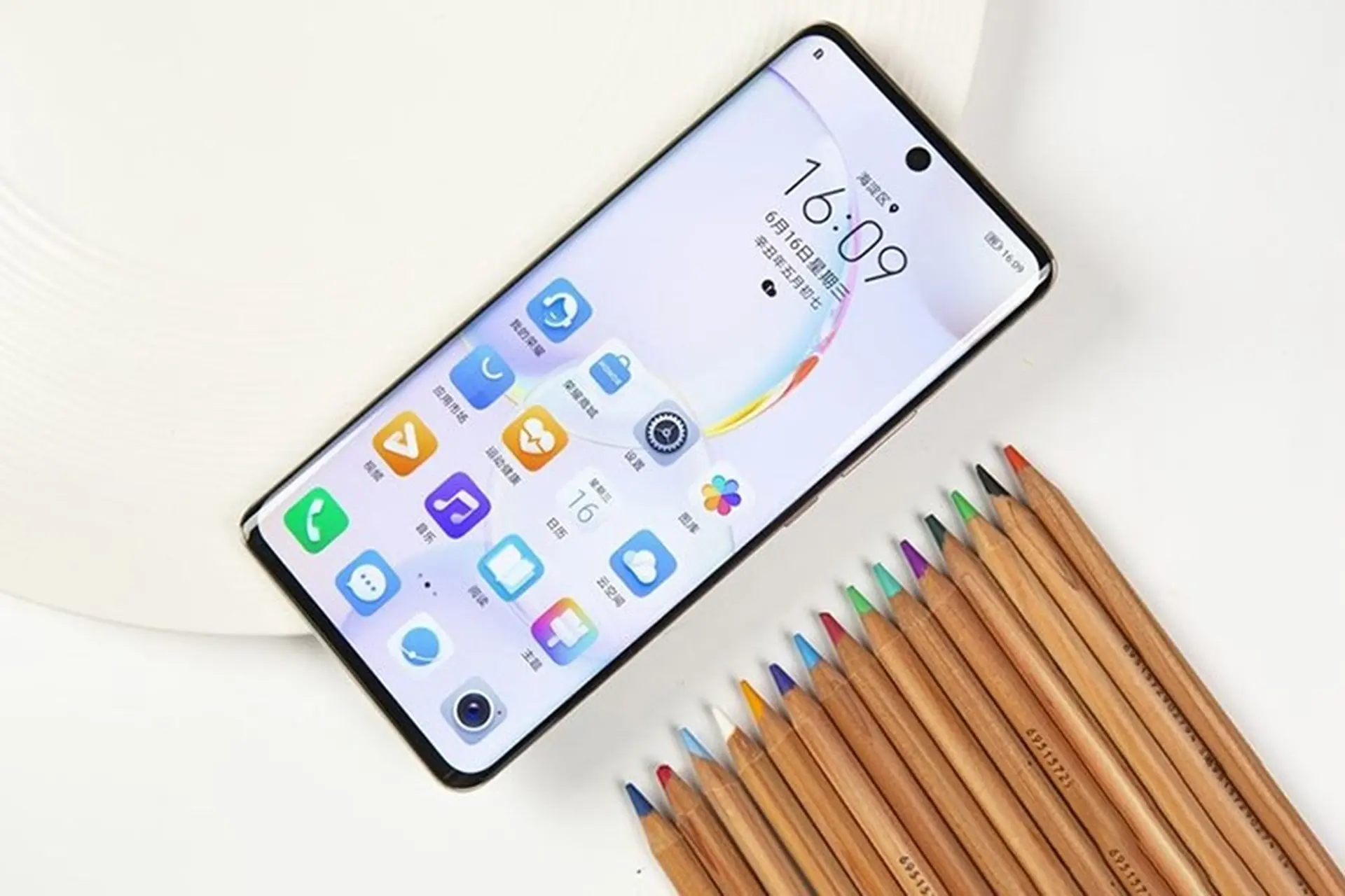 Trên tay Honor 50: Gần giống bản Pro, thiếu camera selfie kép, sạc 100W