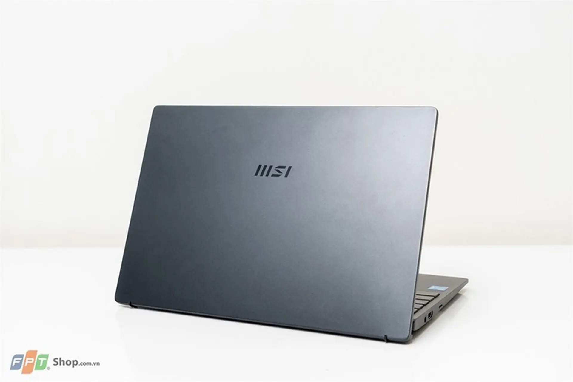 Trên tay MSI Modern 14 B11MO: Laptop văn phòng giá rẻ có thiết kế cao cấp nhất
