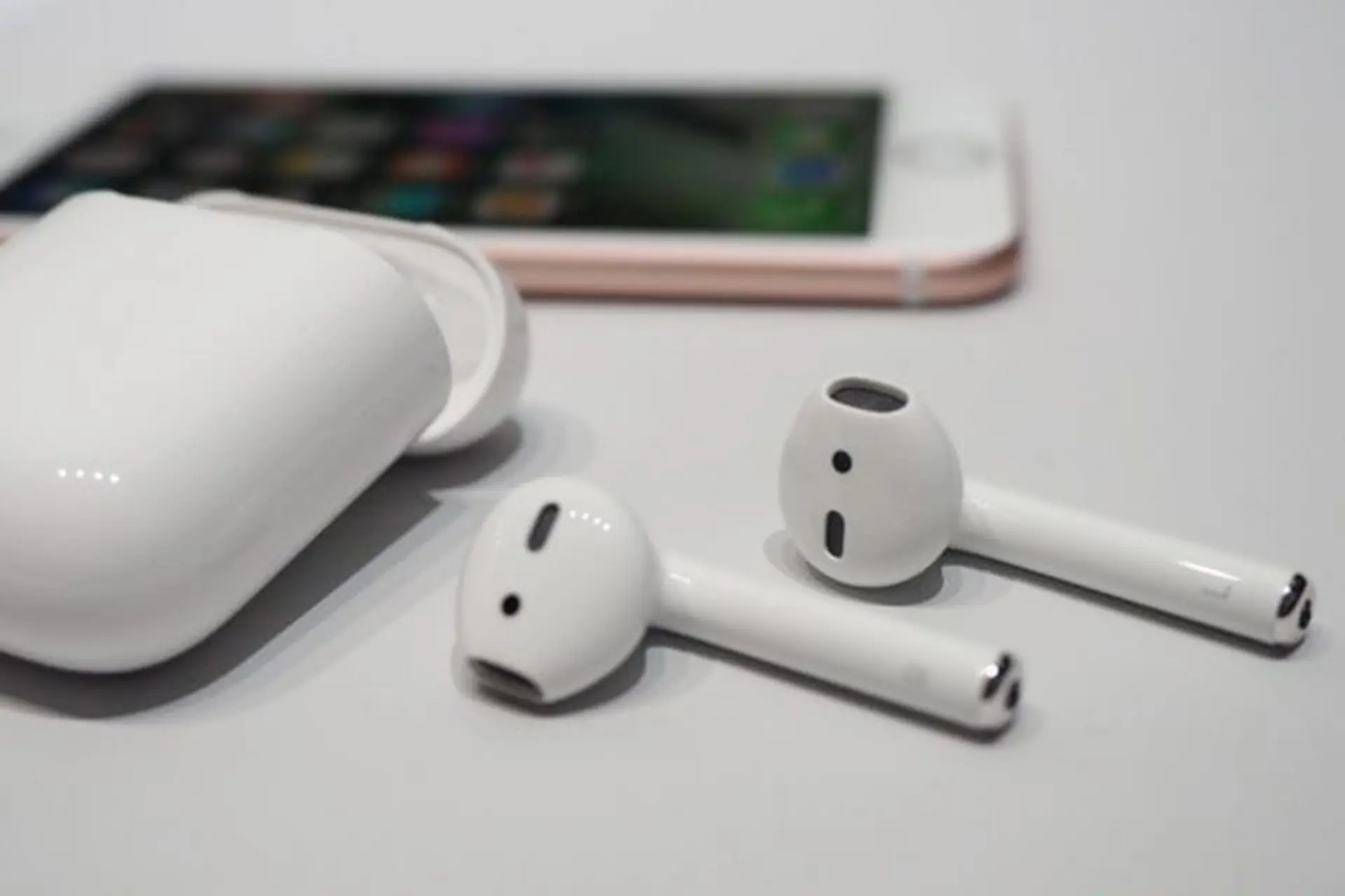 Cách khắc phục lỗi AirPods sạc không vào pin cực đơn giản