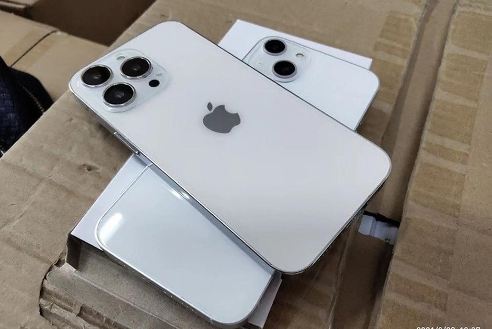 iPhone 13 xuất hiện ảnh thực tế với những thay đổi nhỏ về thiết kế