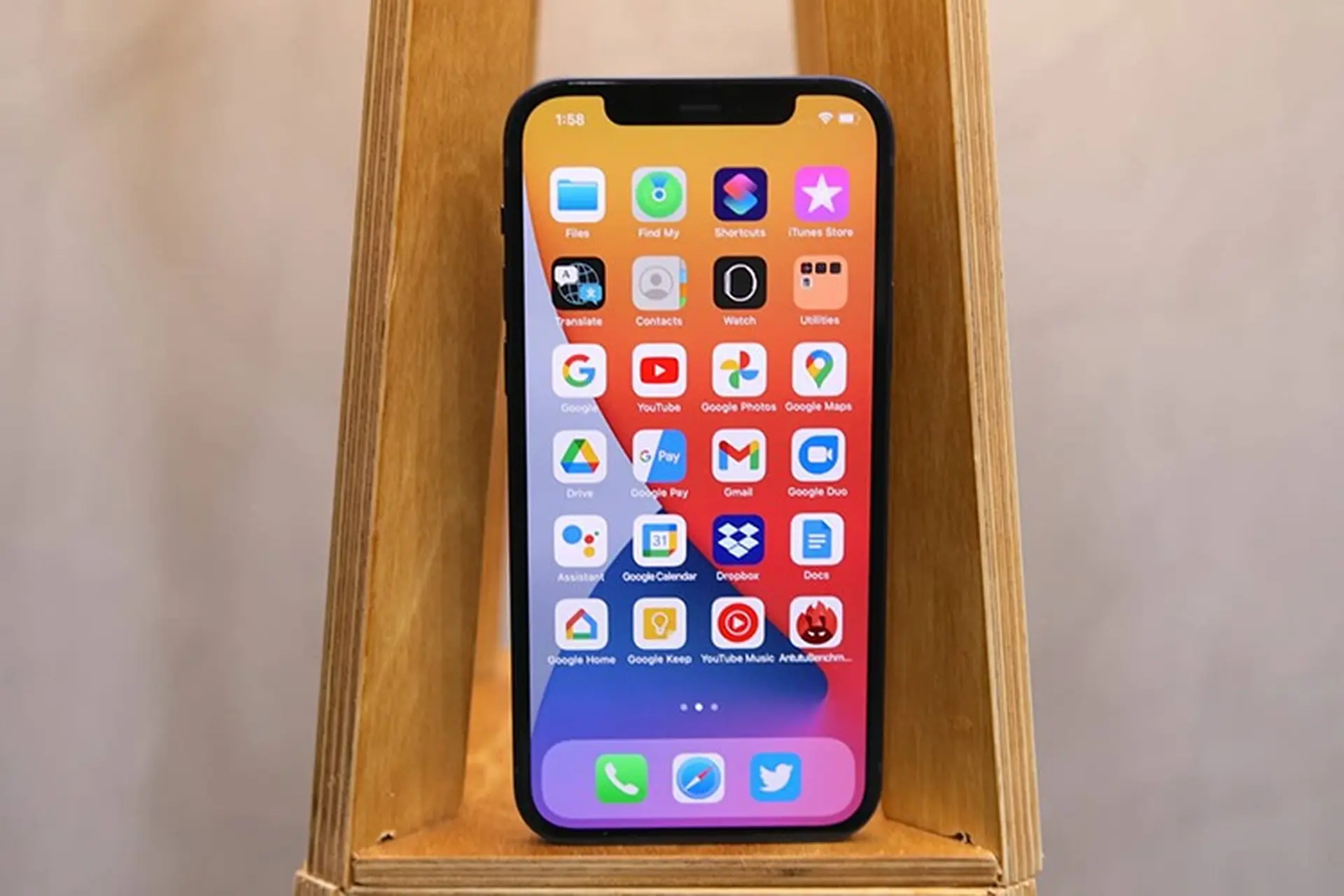 Người dùng iPhone báo “lỗi SIM” sau khi cập nhật lên iOS 14.7 beta 2
