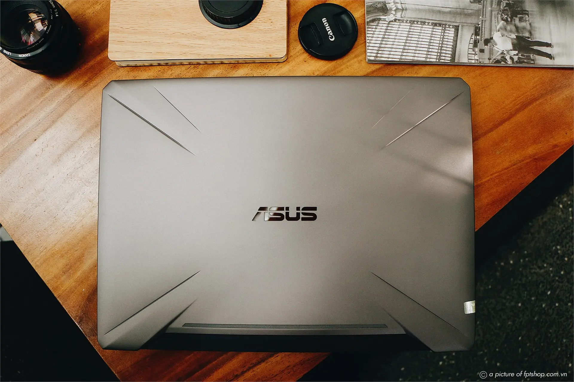 Laptop gaming giảm đến 3 triệu, FPT Shop giao hàng tận nhà miễn phí
