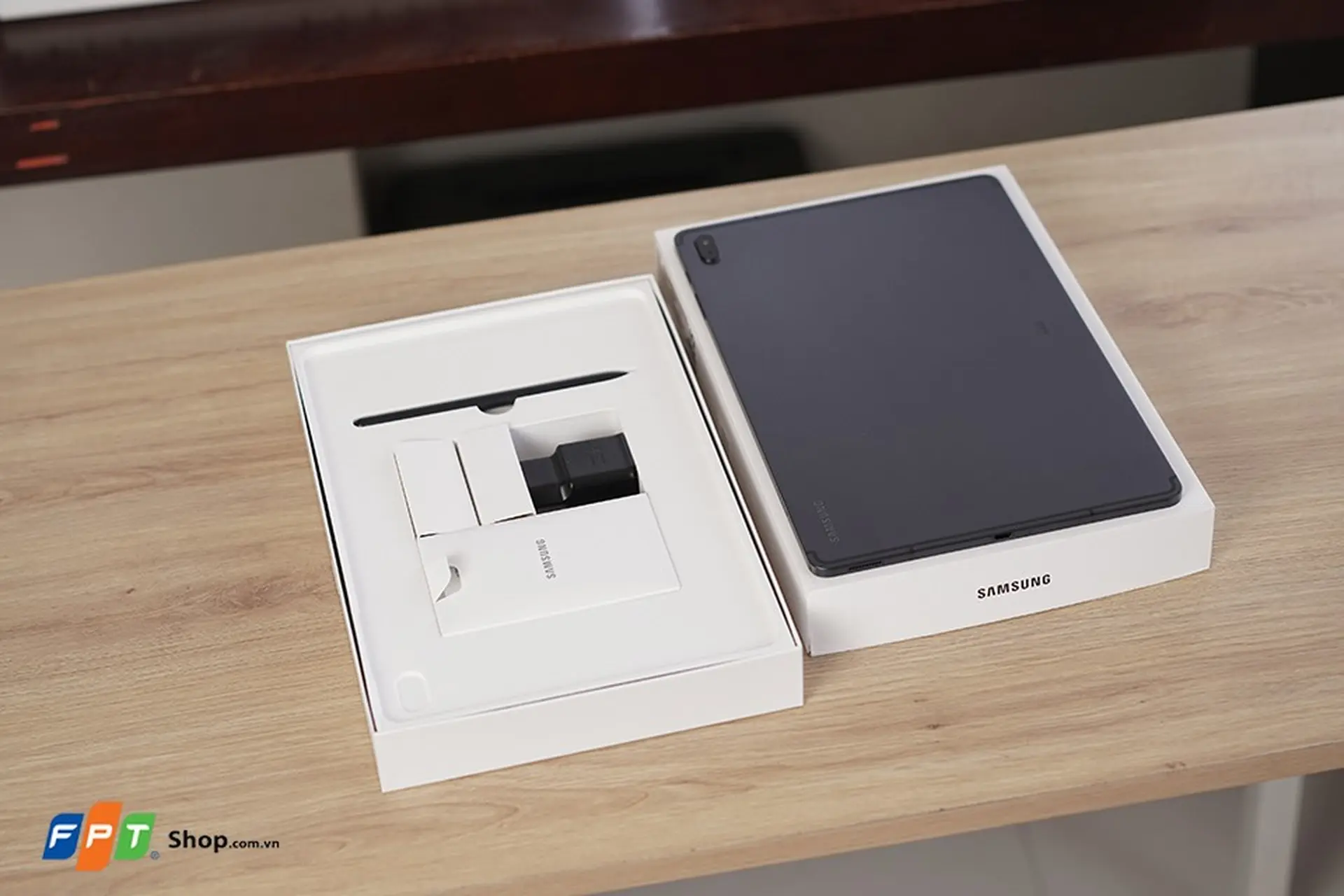 Mở hộp Samsung Galaxy Tab S7 FE: Thiết kế sang trọng, màn hình lớn, có bút S-Pen, giá 13.99 triệu