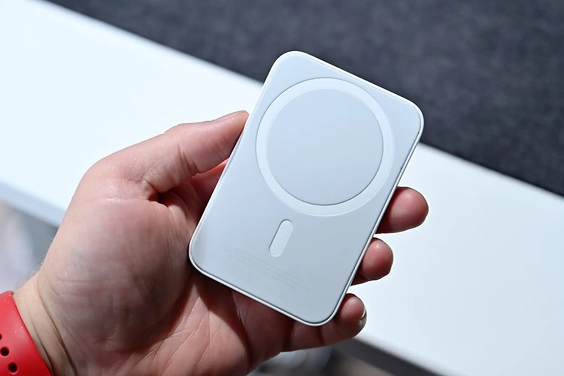 Trên tay MagSafe Battery Pack‌: Nhỏ gọn, tương thích iOS, nam châm hít cực mạnh