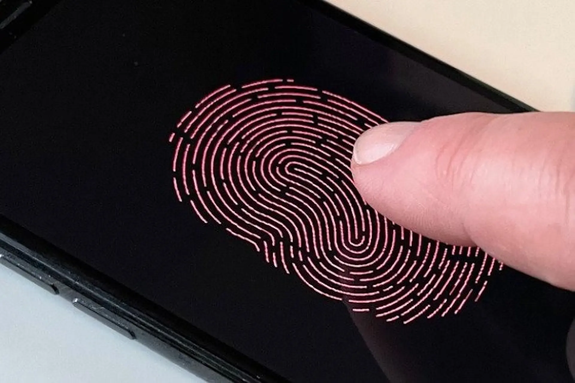 Apple được cấp bằng sáng chế cho Touch ID và Face ID trong màn hình