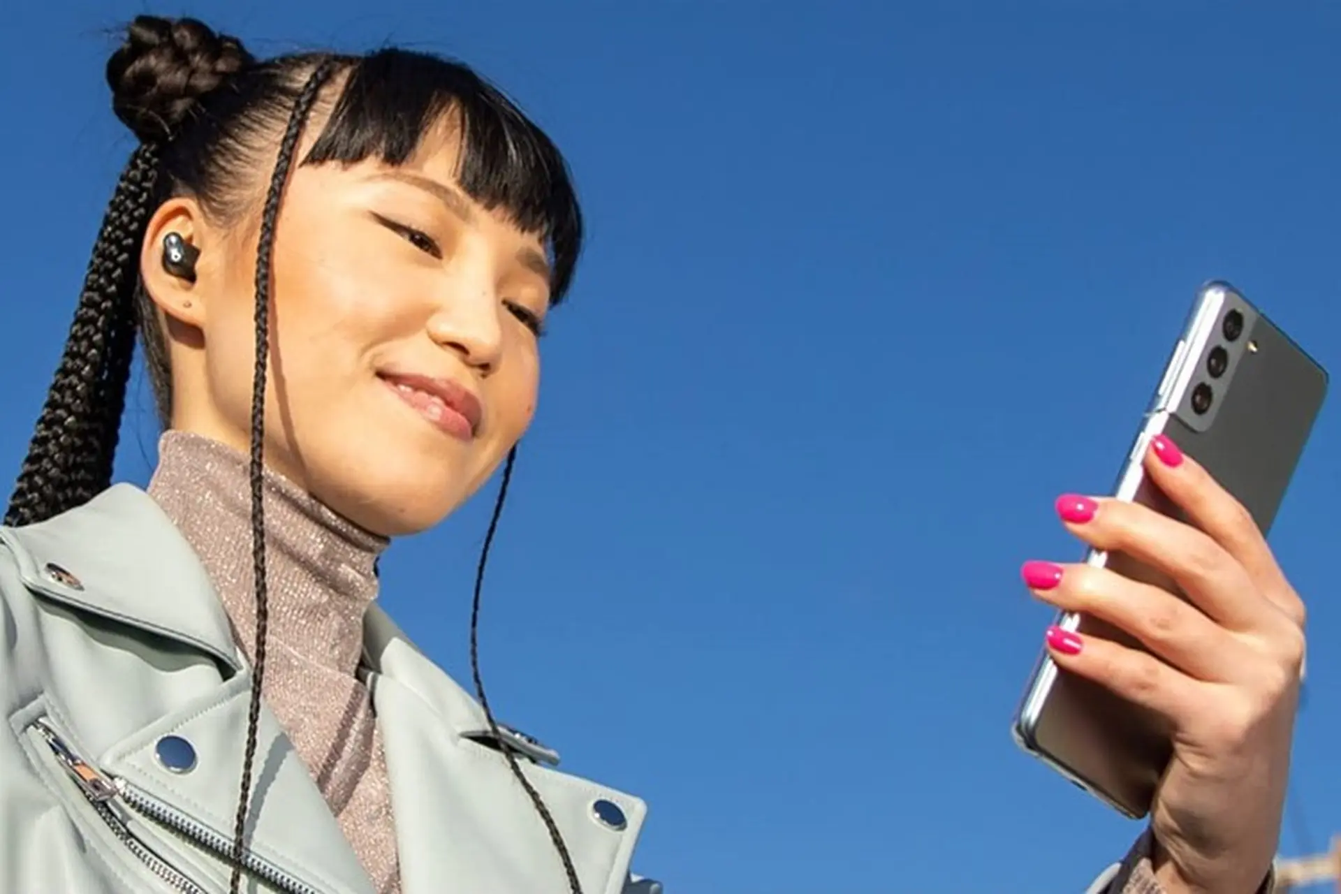 Apple sử dụng flagship mới nhất của Samsung để quảng cáo tai nghe Beats