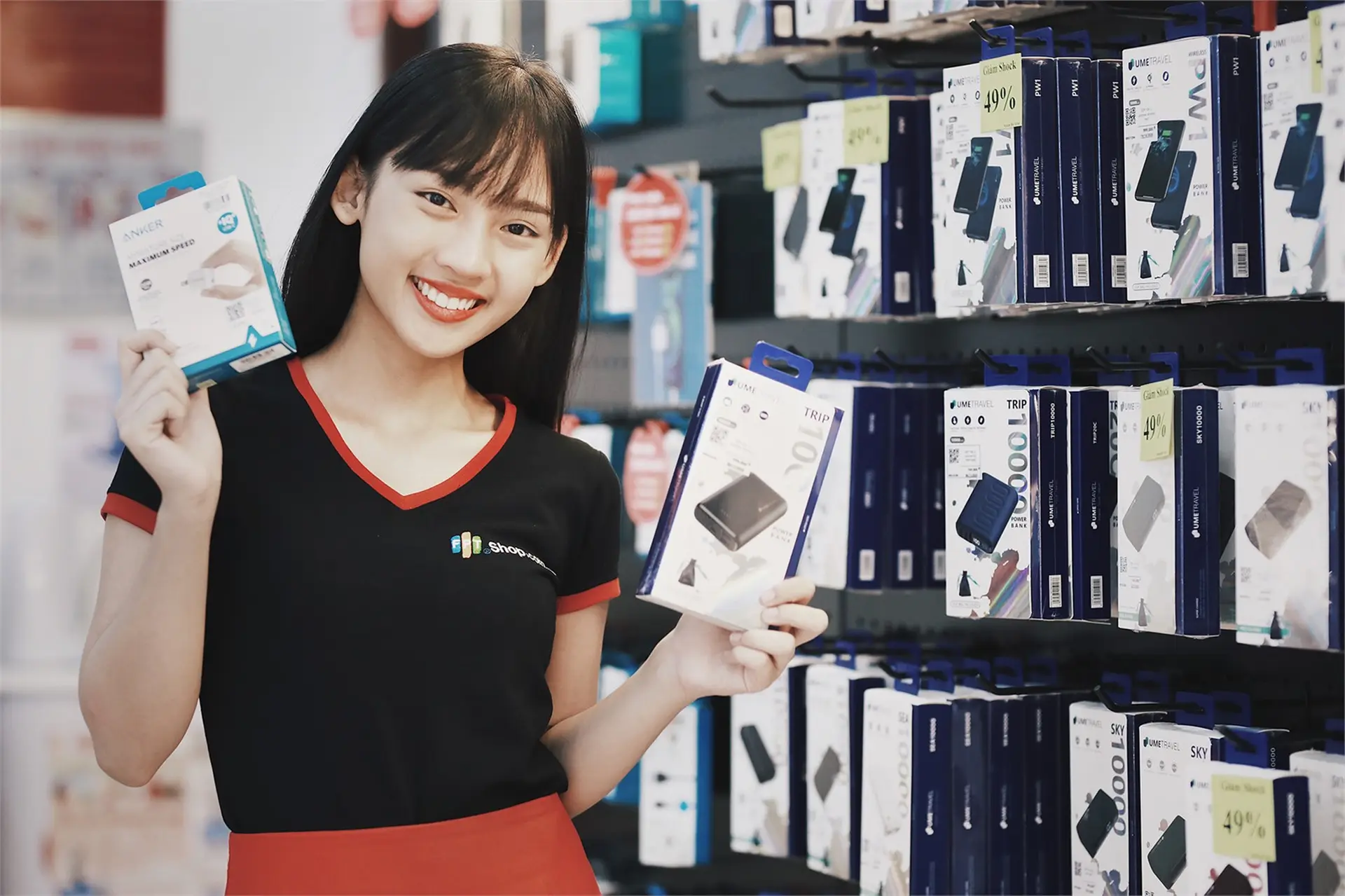 FPT Shop giảm đến 50% và giao hàng tận nơi cho khách hàng mua phụ kiện