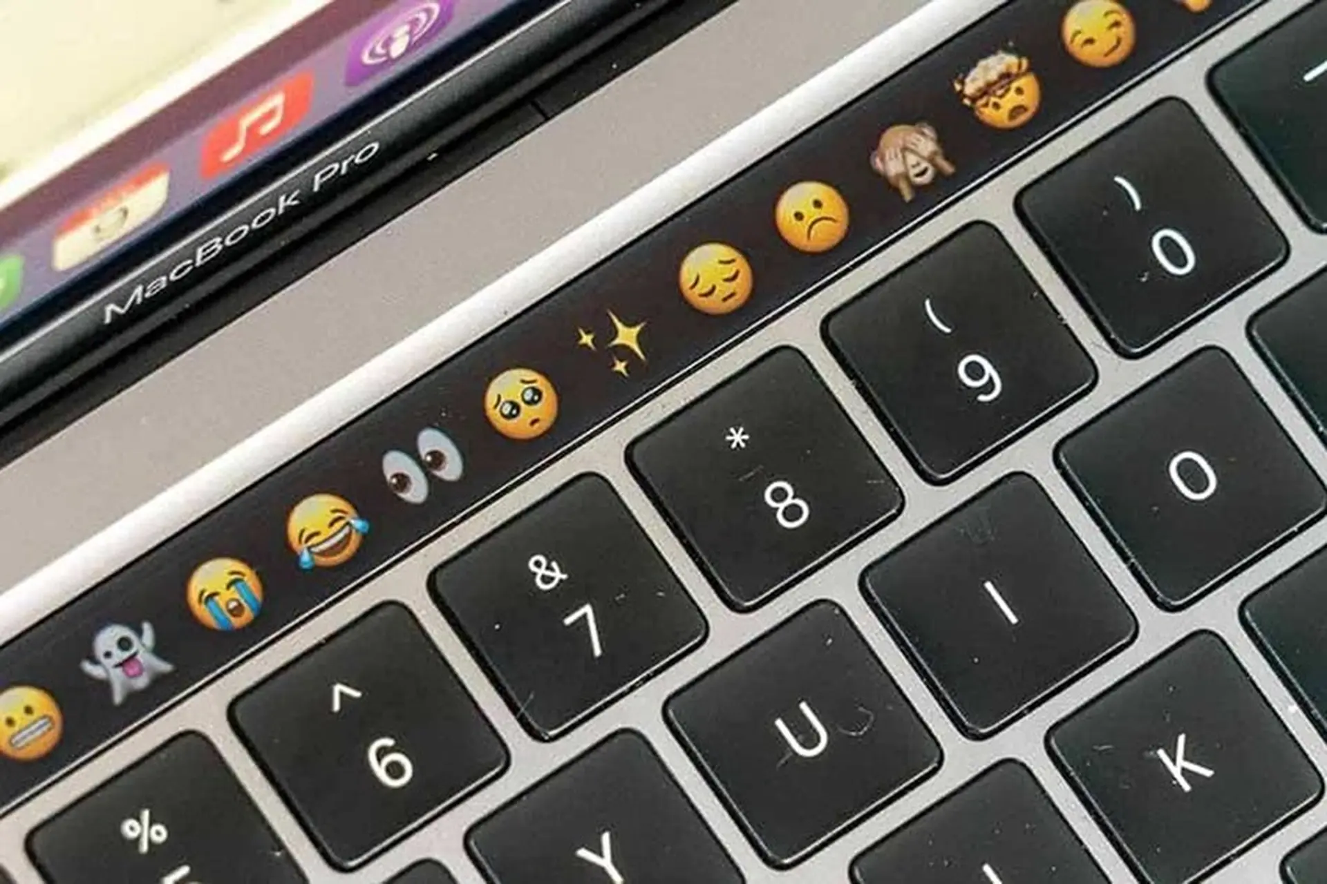 Apple sẽ loại bỏ thanh Touch Bar trên thế hệ MacBook Pro tiếp theo