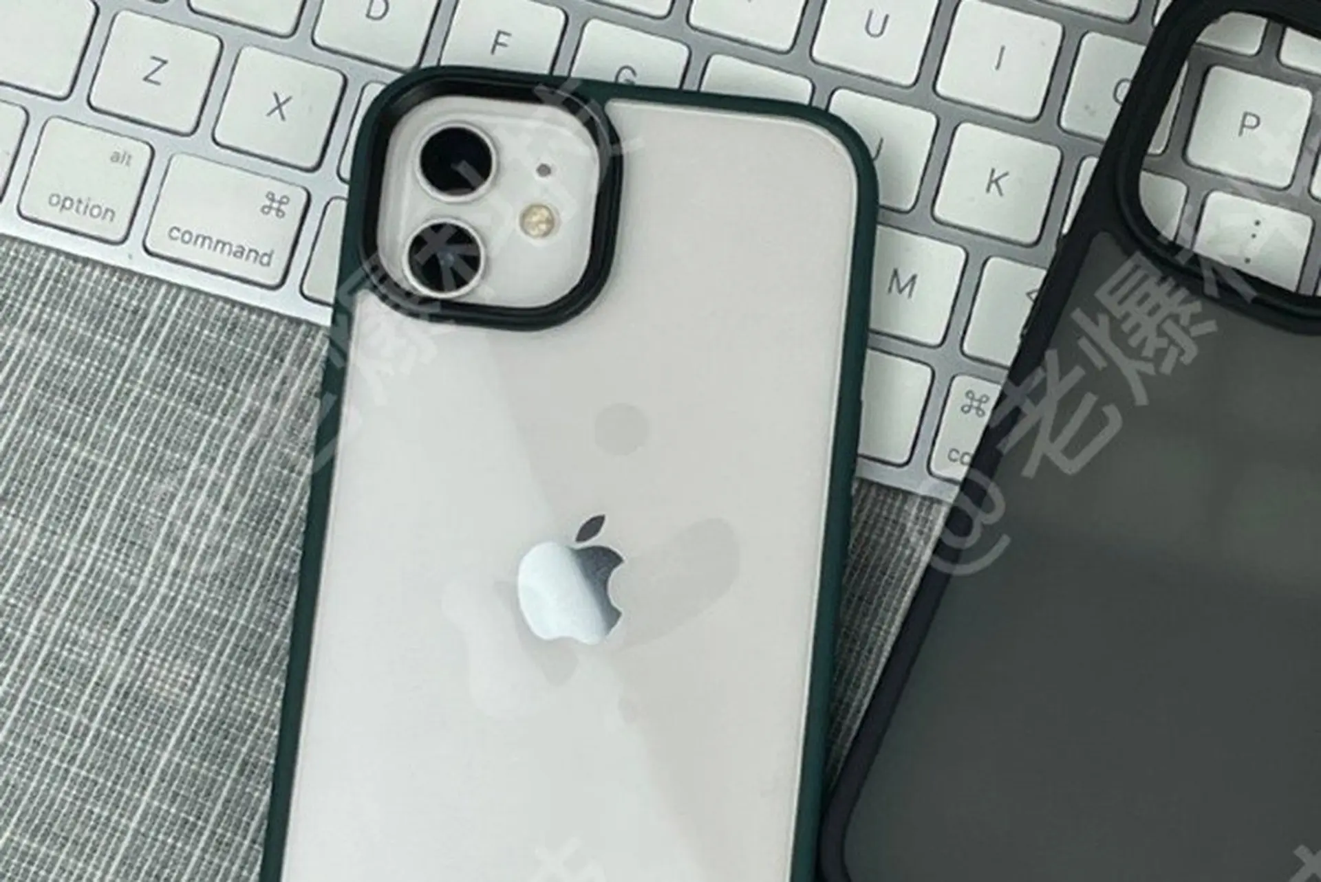 Rò rỉ ảnh cho thấy iPhone 13 sẽ có cụm camera sau lớn hơn