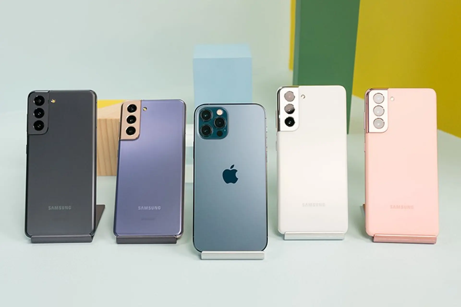 Loạt smartphone giảm giá "sốc" trong tháng 8 này