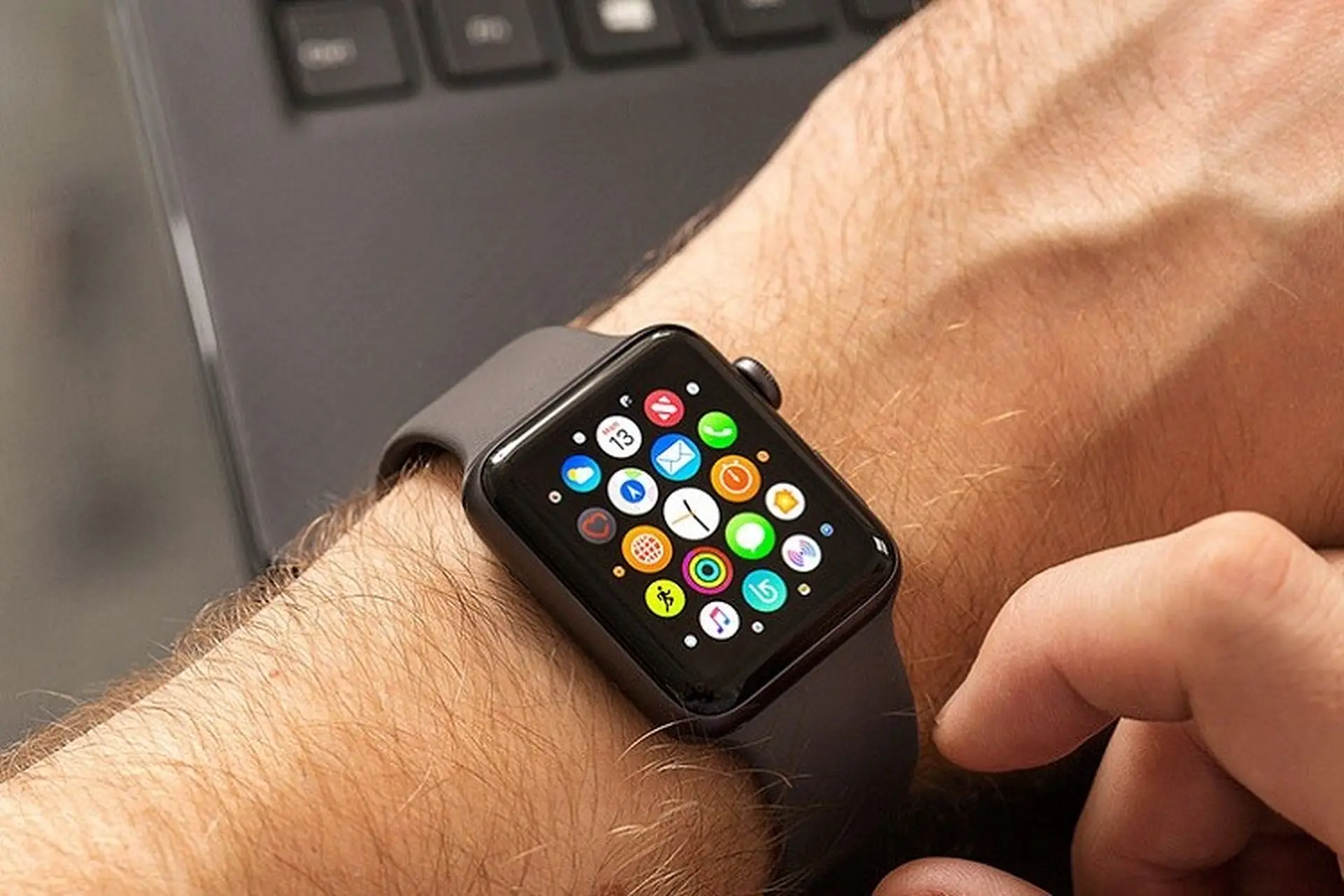 Đồng hồ thông minh smartwatch là gì? Có nên mua đồng hồ đeo tay thông minh không?