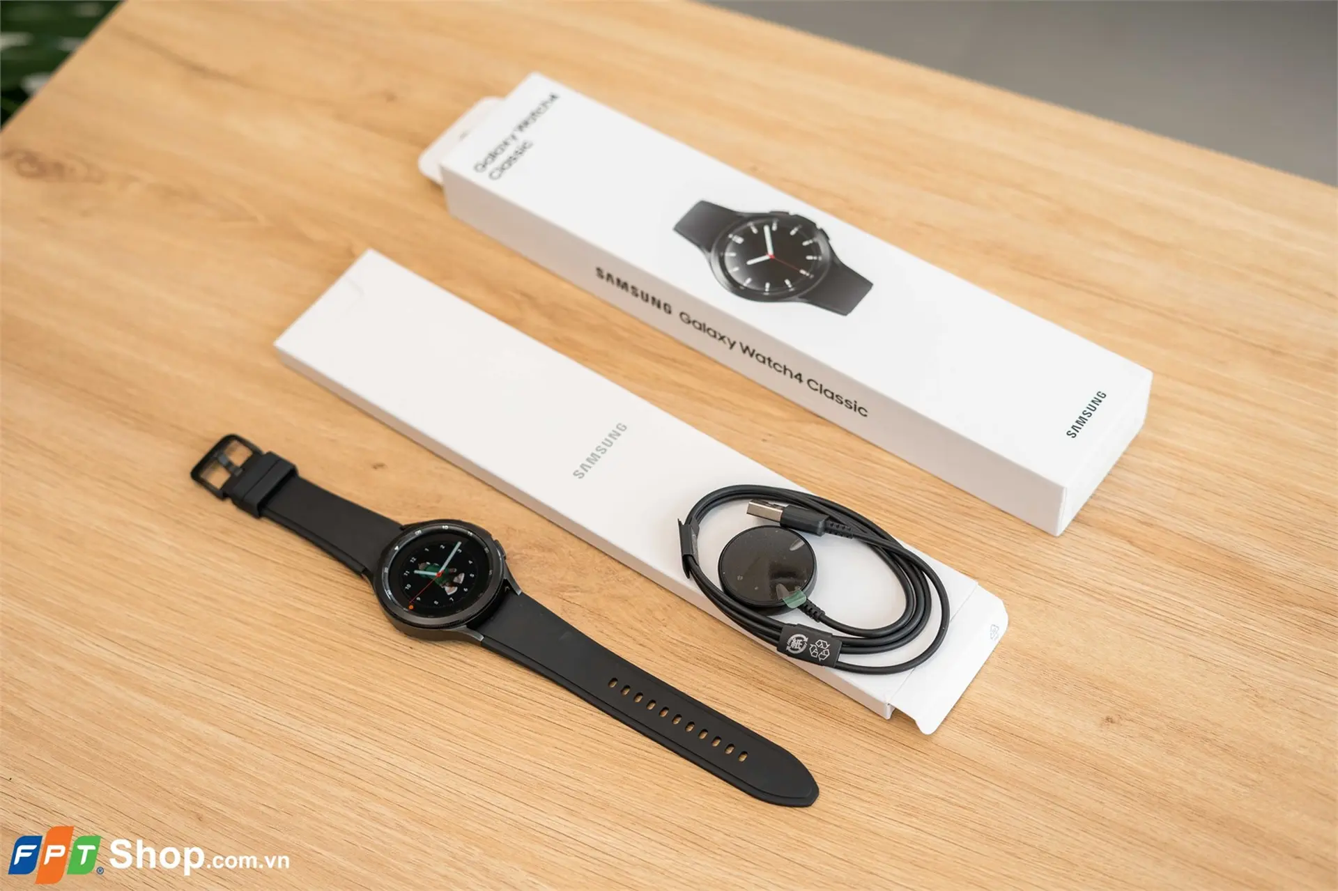 Mở hộp và đánh giá nhanh Galaxy Watch 4 Classic: Thiết kế cổ điển, sang trọng và nâng cấp toàn diện tính năng sức khỏe