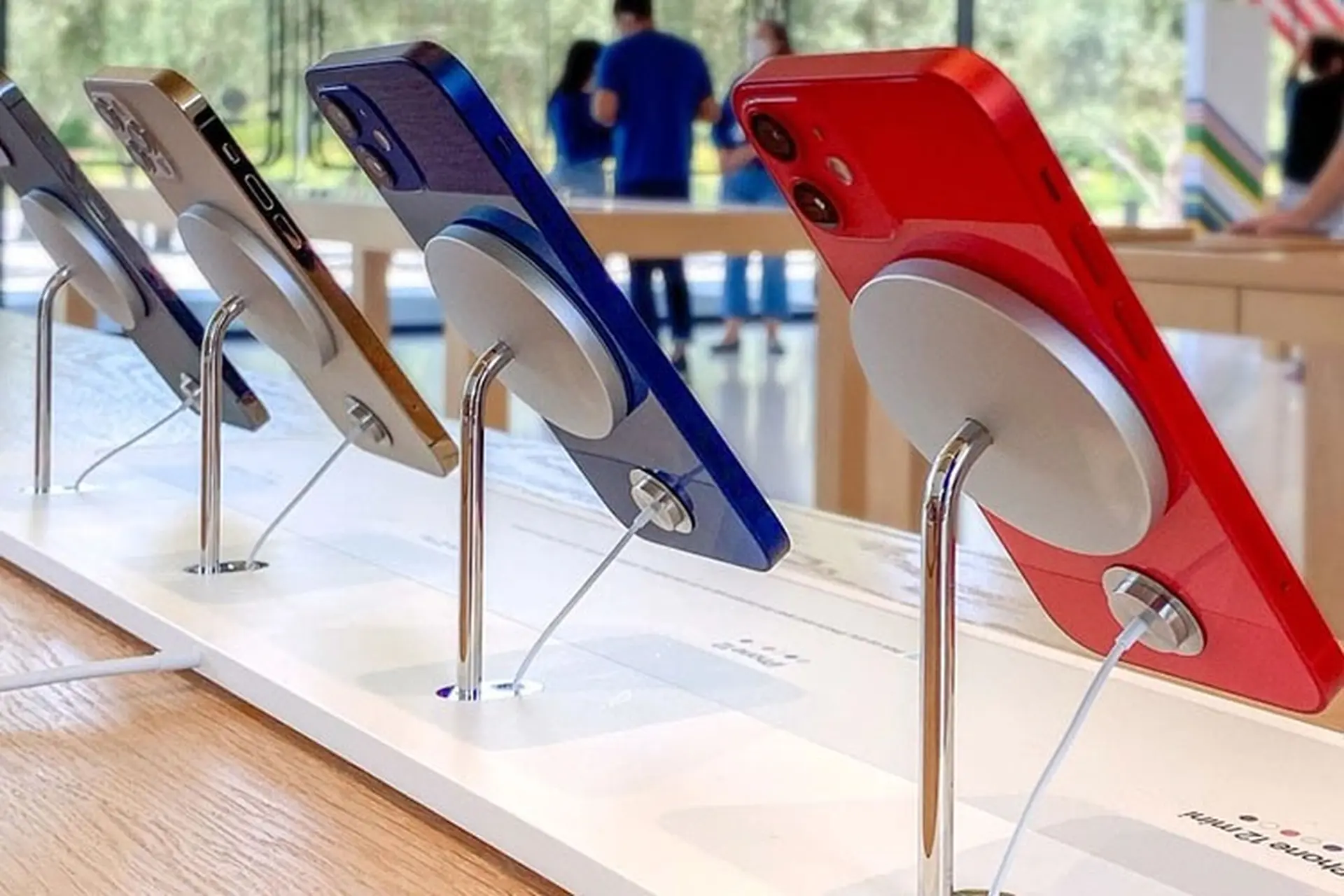 Thị phần iPhone tụt xuống vị trí thứ 4 trước khi dòng iPhone 13 ra mắt