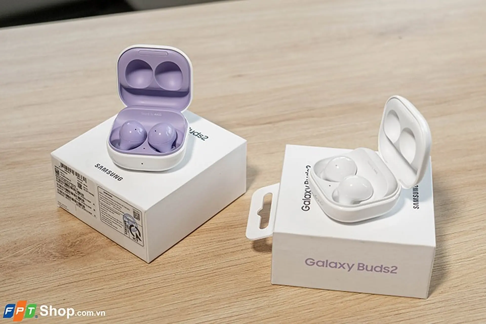 Mở hộp Samsung Galaxy Buds2 tại Việt Nam: Trẻ trung, nhỏ nhẹ, khử ồn tốt và giá phải chăng