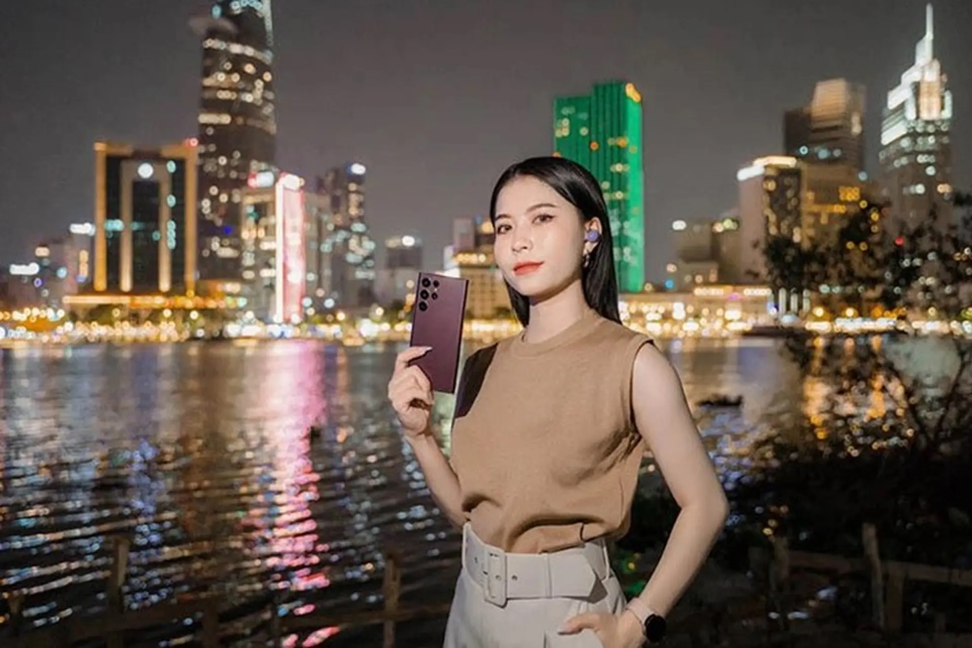 Rung cảm trước cảnh đêm Sài Gòn qua góc nhìn Samsung Galaxy S22 Ultra