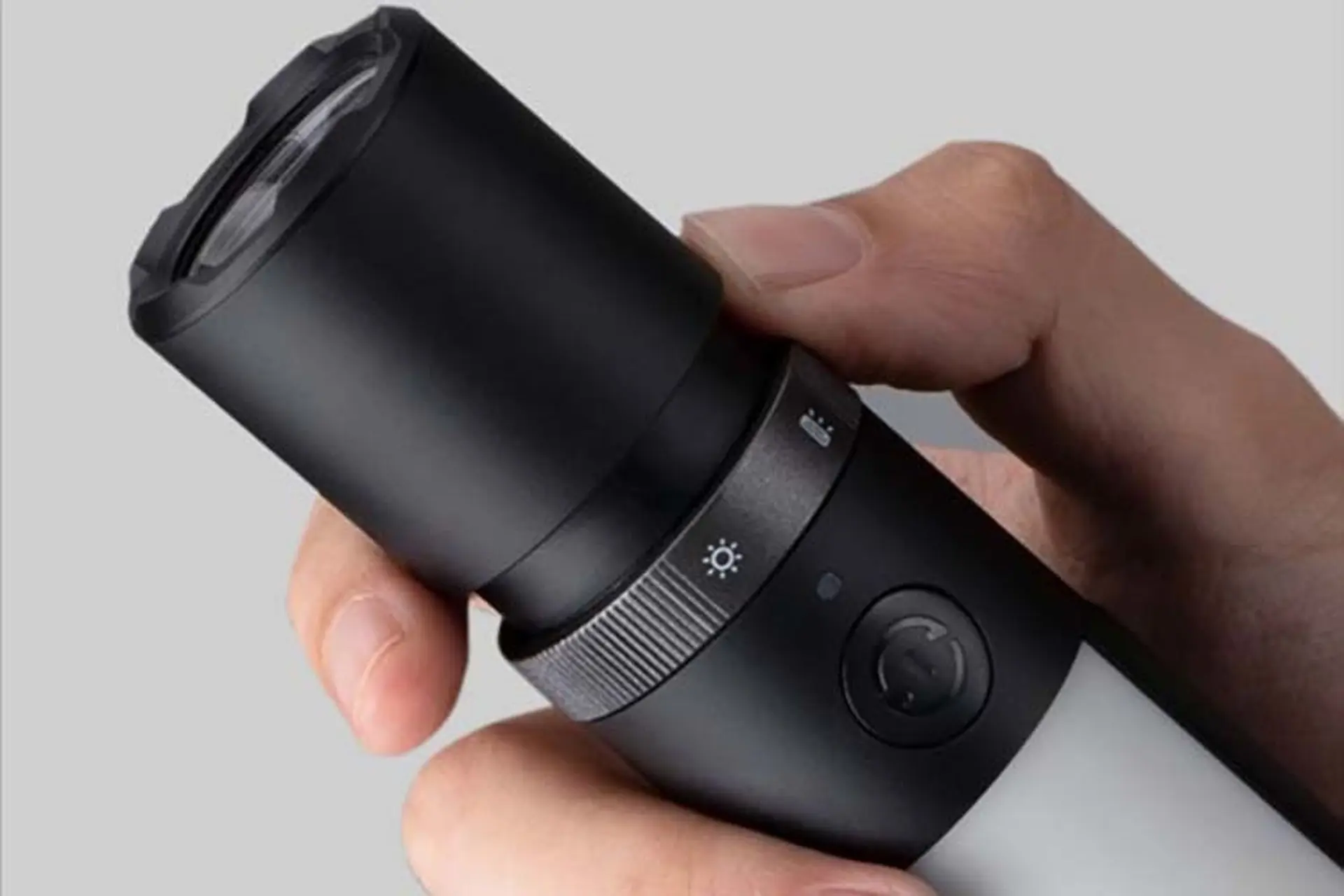 Xiaomi ra mắt đèn pin đa chức năng, có thể chiếu sáng lên tới 240m, giá chỉ 675 ngàn đồng