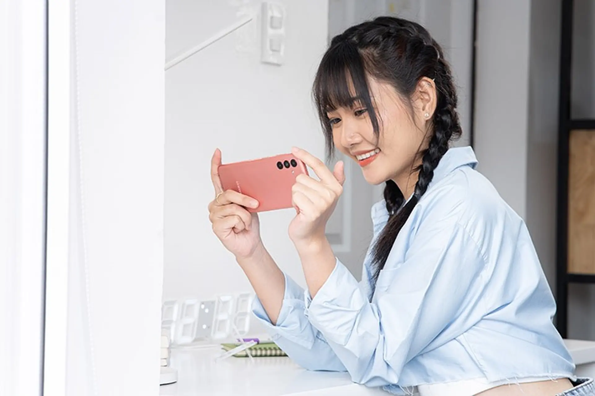 Lướt phim, cày nhạc, chiến game, Samsung Galaxy A04s cân mọi tác vụ với pin 5.000 mAh