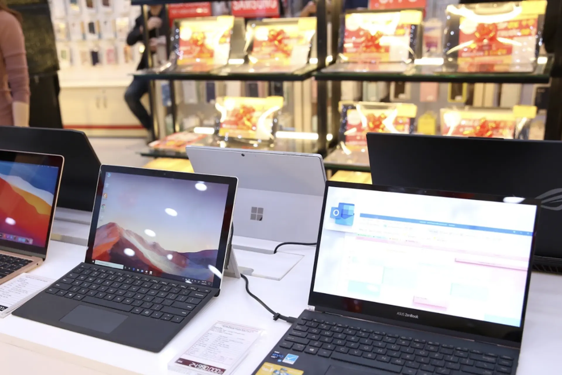 Công nghệ màn hình Wled-backlit là gì? So sánh màn hình OLED và WLED-backlit