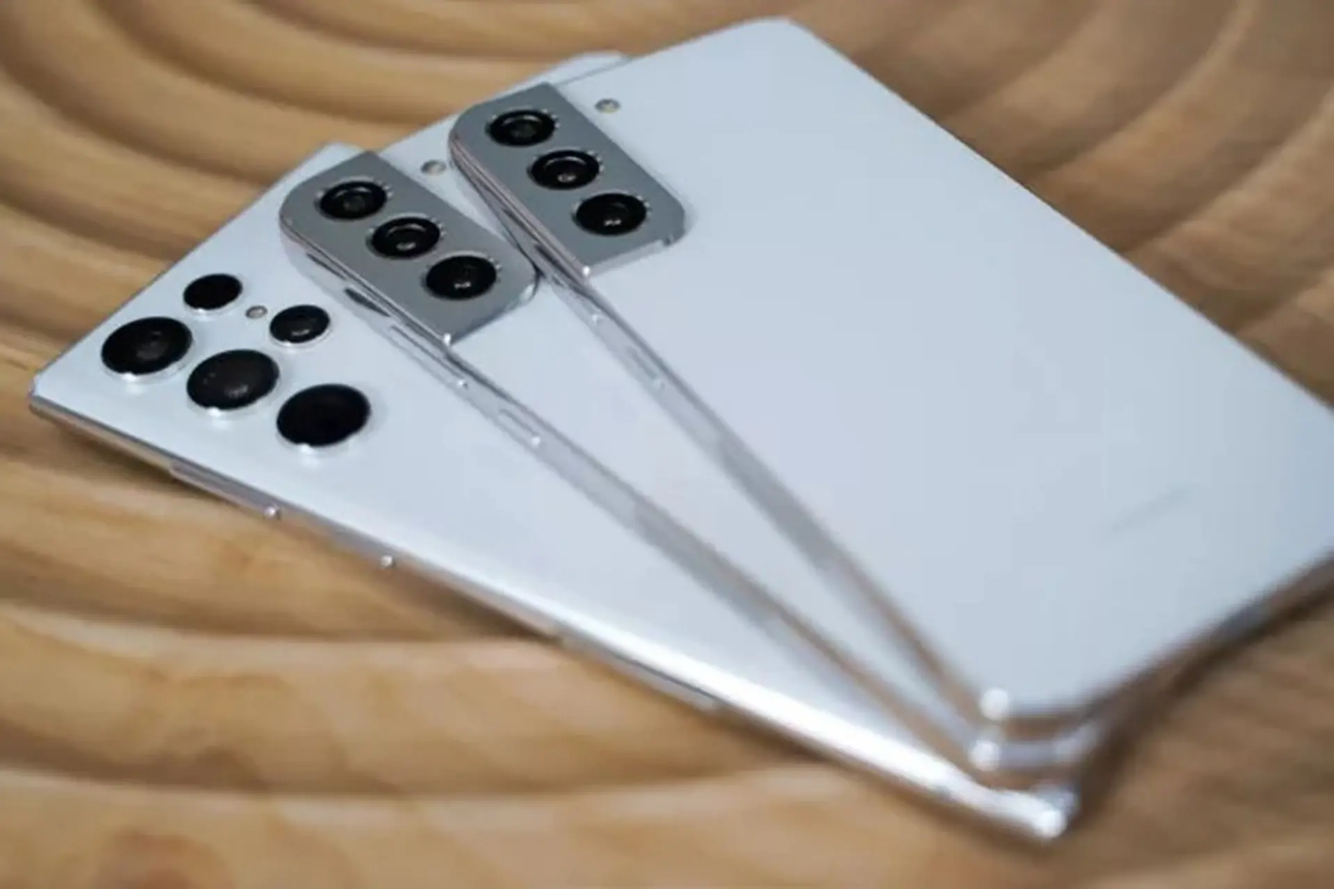 Nên mua Samsung Galaxy S22 ngay bây giờ hay đợi Galaxy S23?