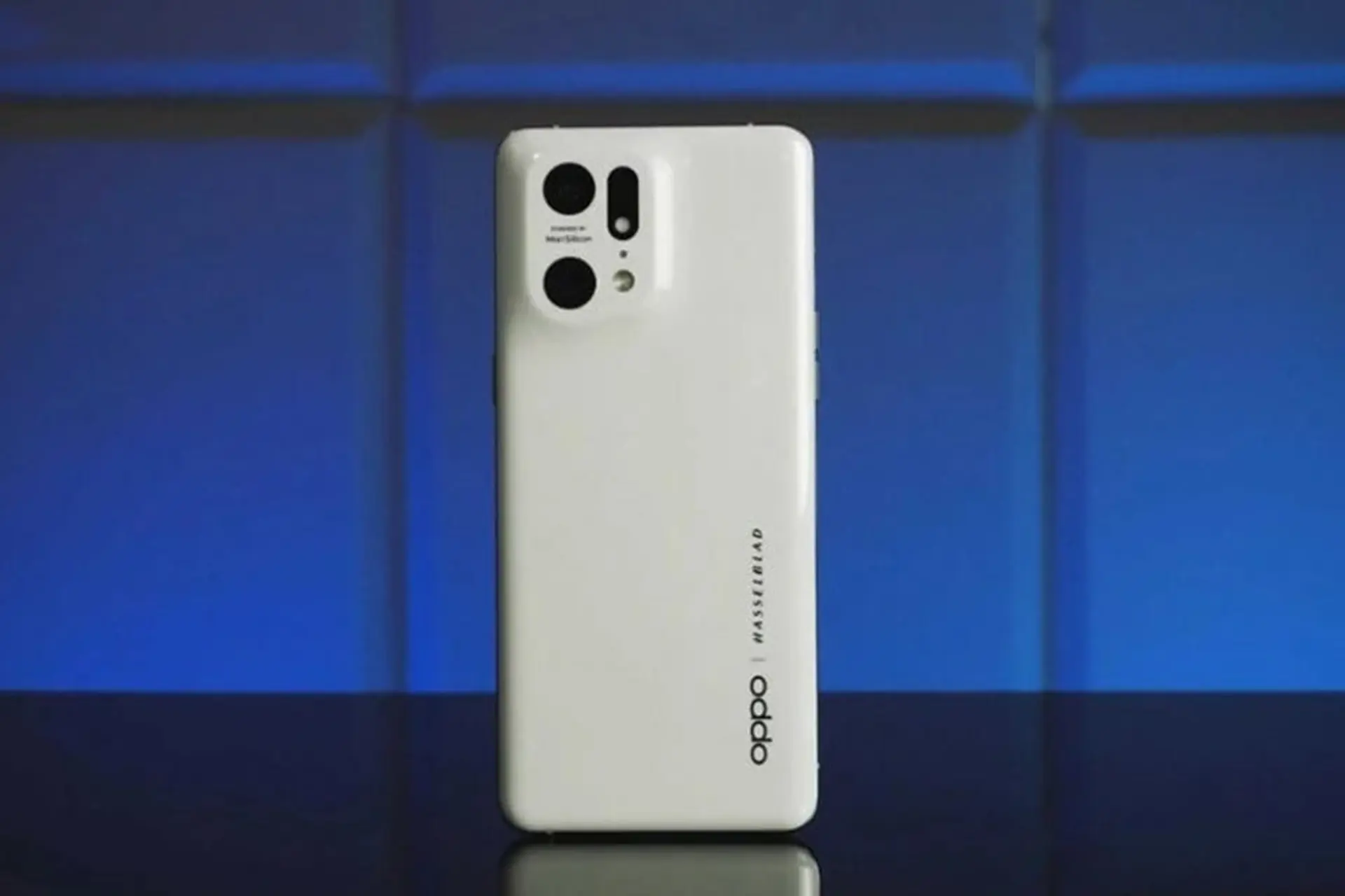 OPPO Find X6 Pro sẽ có các phiên bản mặt lưng kính và da cực sang