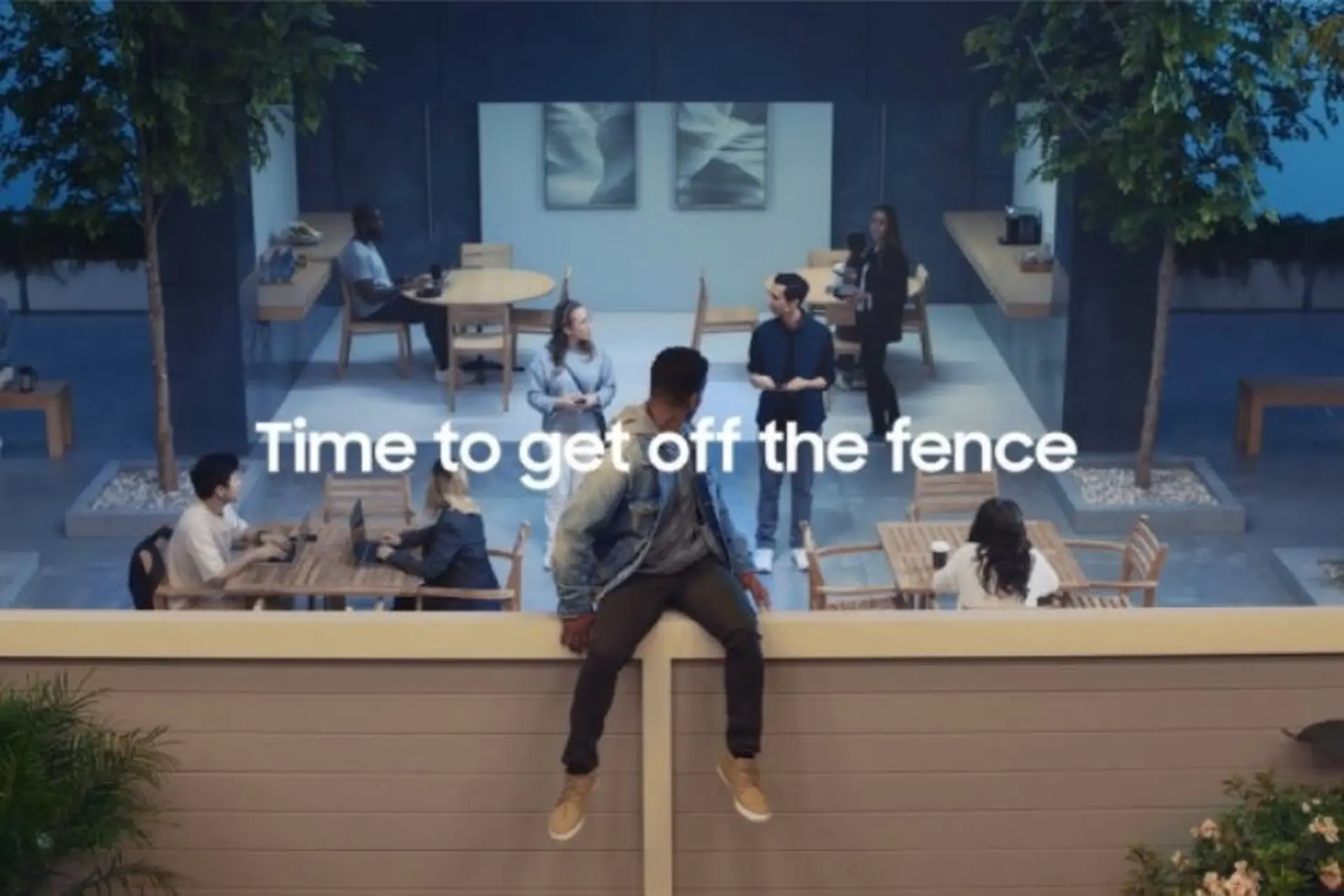 Apple tiếp tục bị Samsung “đá đểu” trong video quảng cáo mới 
