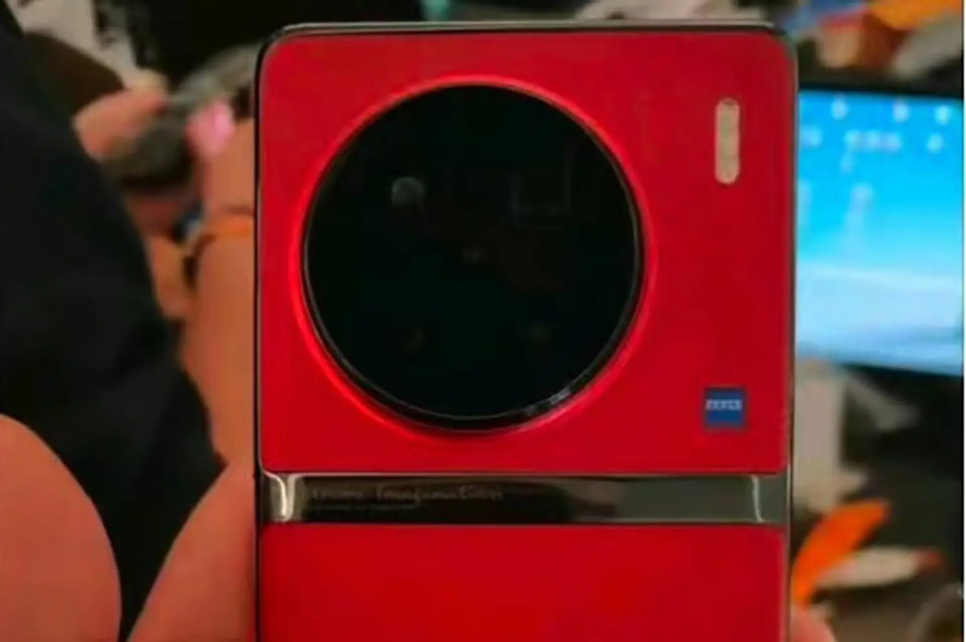 Vivo X90 Pro+ lộ ảnh thực tế với cụm camera siêu lớn