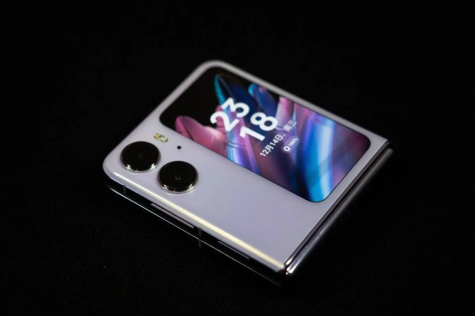 OPPO Find N2 Flip ra mắt với thiết kế màn hình gập dọc, camera kép 50MP