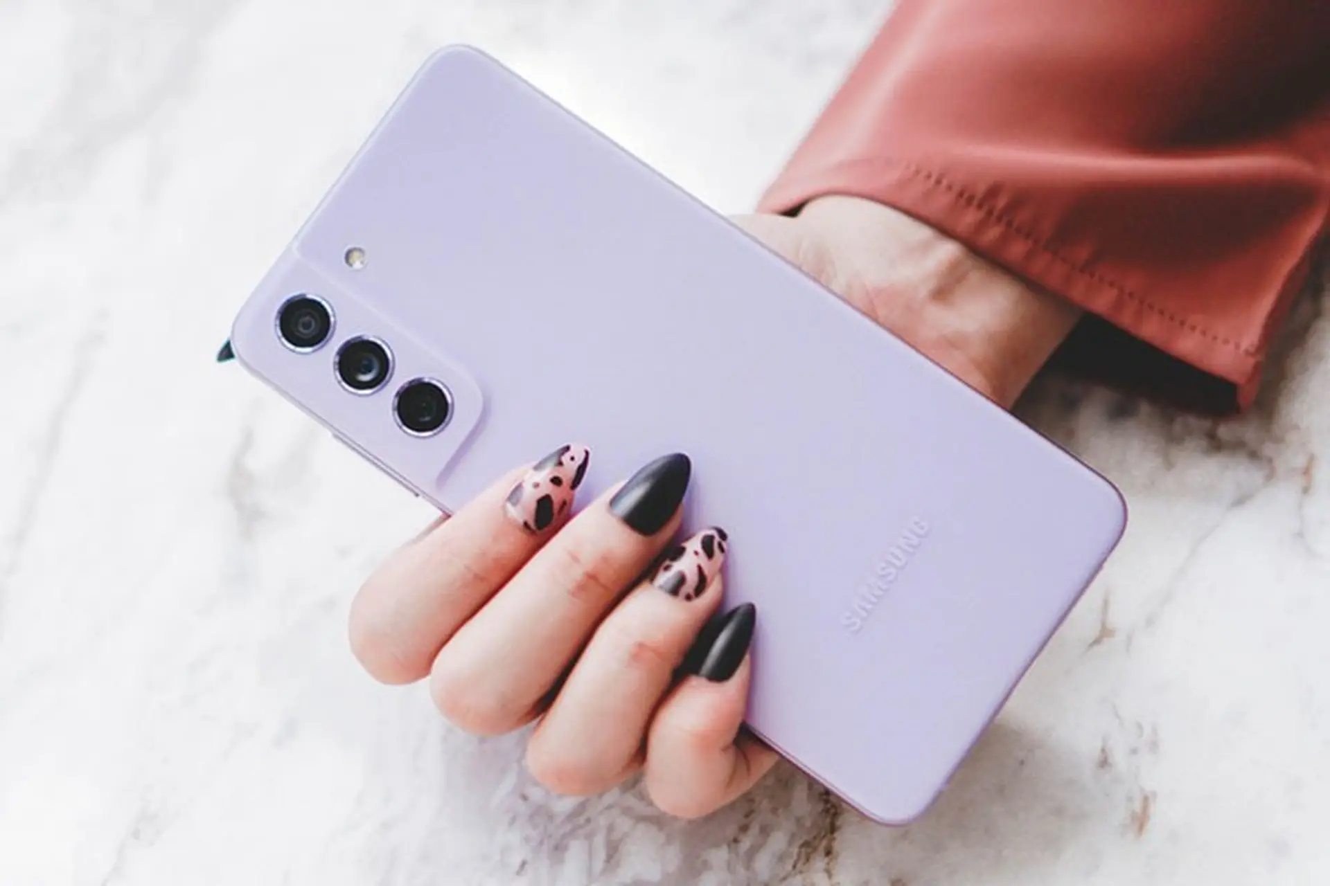 Nếu yêu màu tím, đây là 5 mẫu smartphone cực sang trọng dành cho bạn trong năm 2022