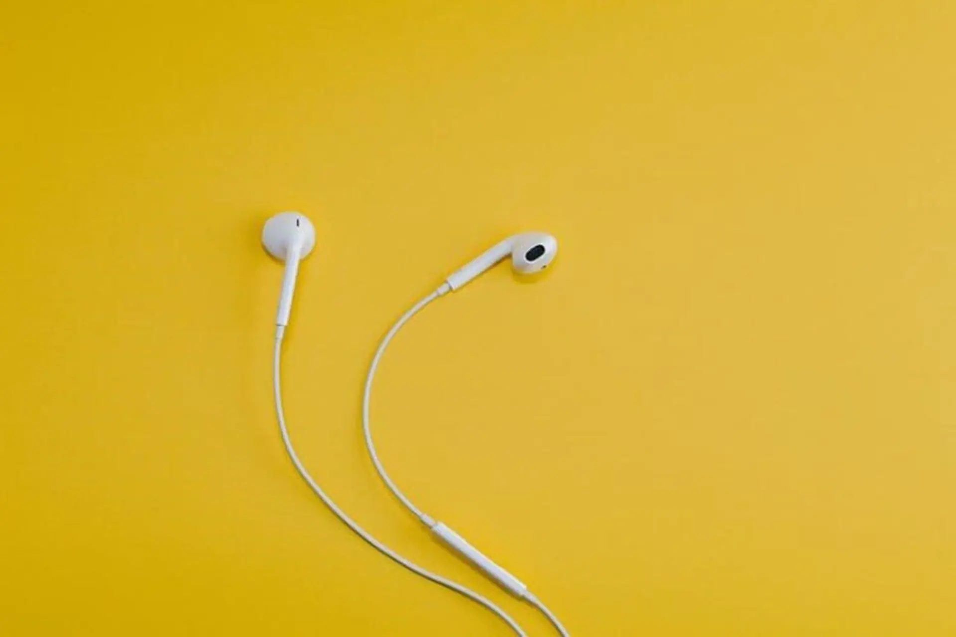 Apple dừng tặng tai nghe EarPod cho người dùng mua iPhone tại Pháp