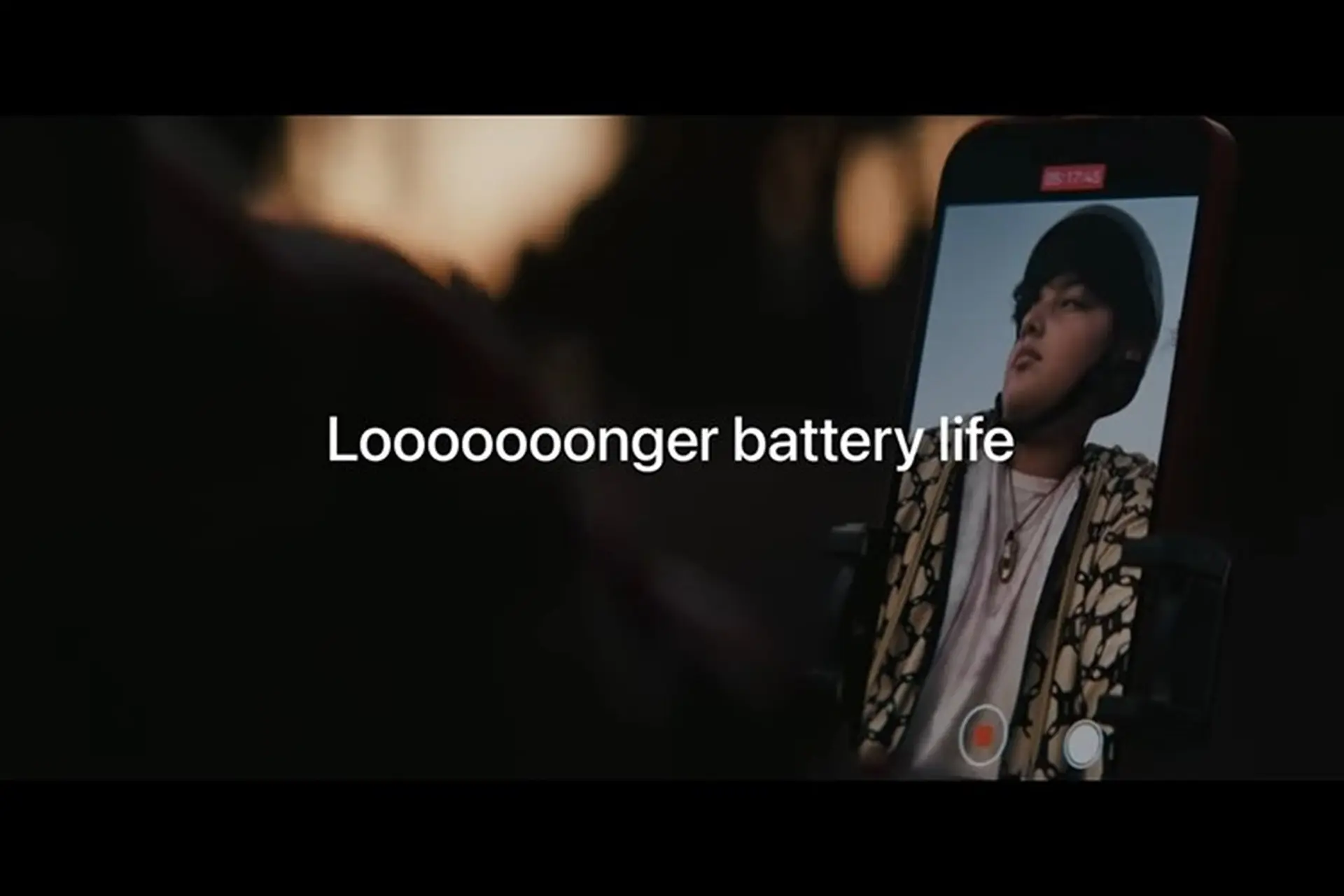 Apple tung video quảng cáo làm nổi bật độ bền và thời lượng pin của iPhone 13