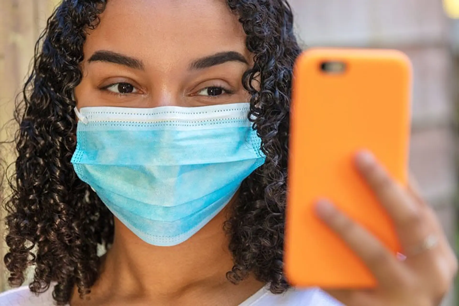 Hot: Người dùng iPhone đã có thể mở Face ID khi đeo khẩu trang