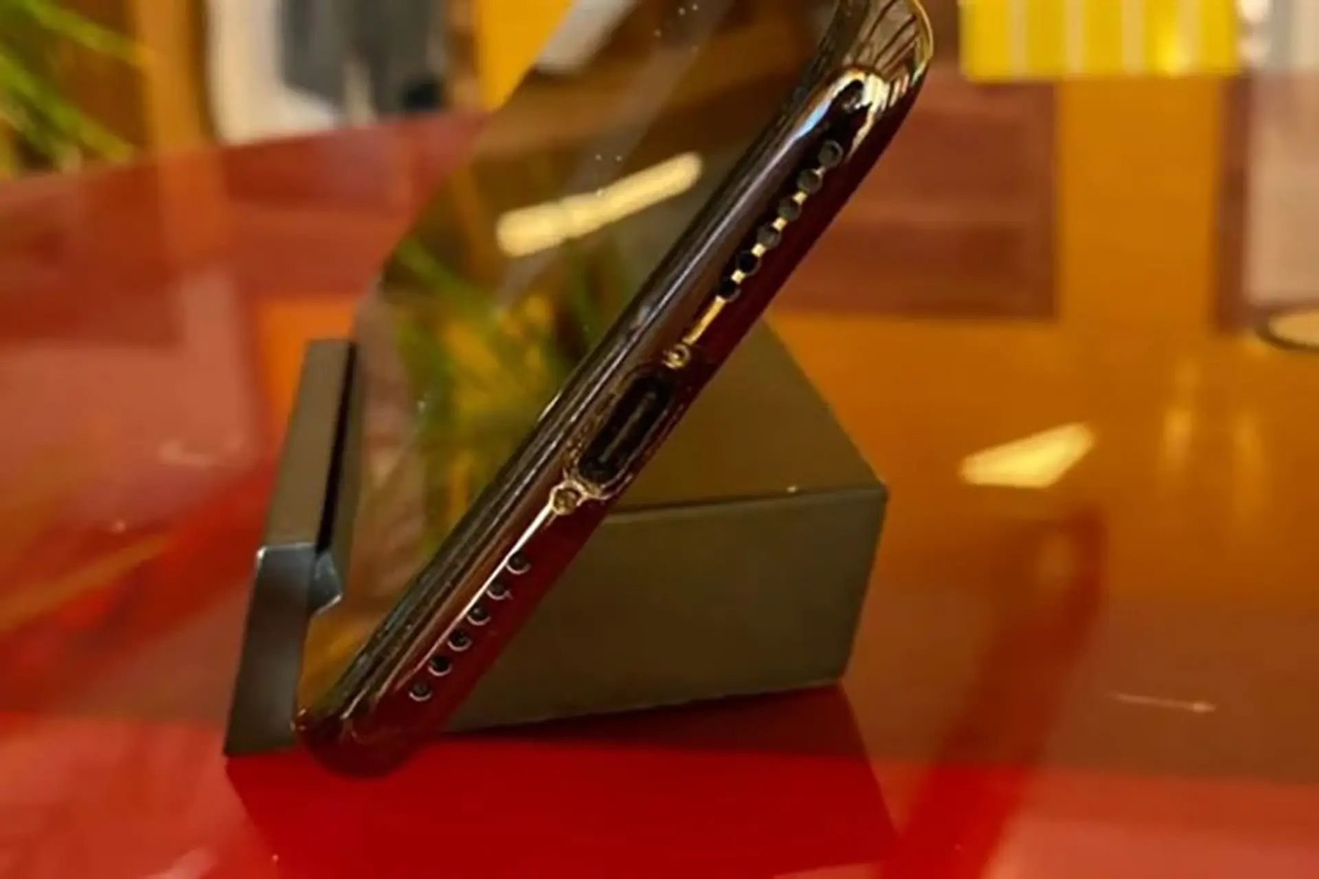 Chiếc iPhone thứ 2 có cổng sạc USB-C chỉ được bán với giá 3,000 USD