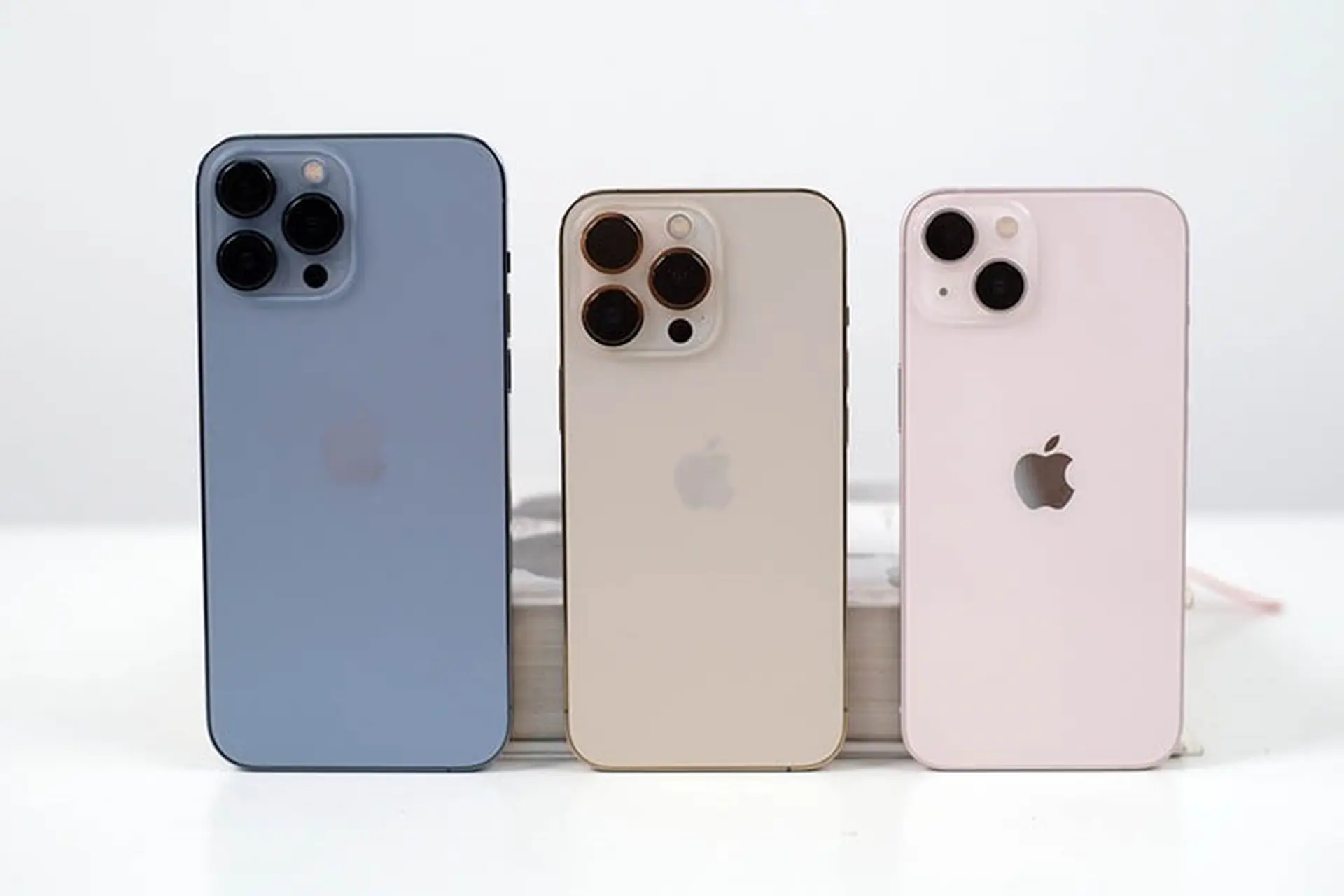 Apple bán được 40 triệu chiếc iPhone 13 trong kỳ nghỉ lễ cuối năm vừa qua