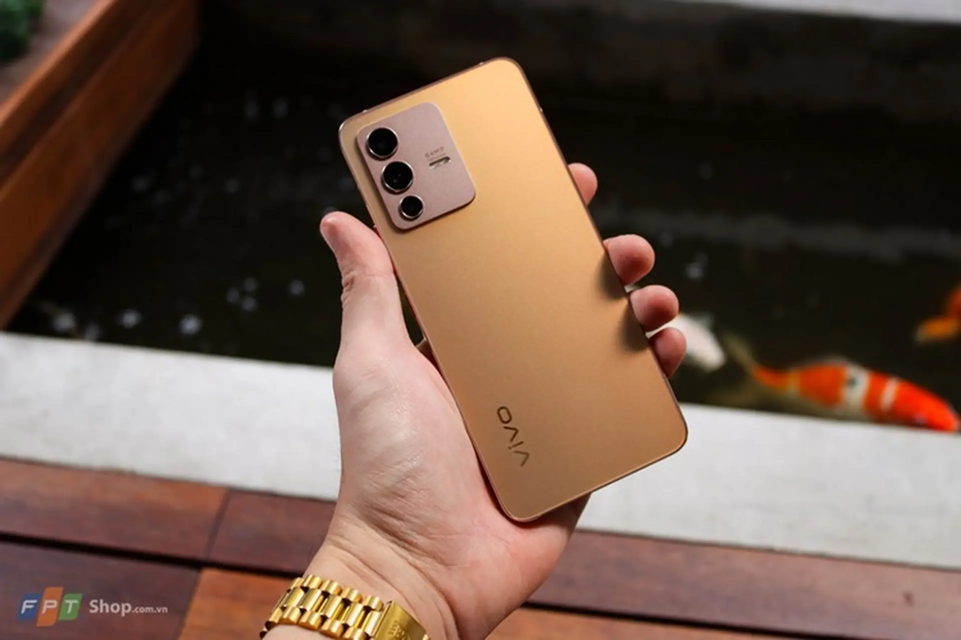Trên tay vivo V23 5G: Camera selfie kép, thiết kế quang sắc đỉnh cao, bộ vi xử lý 5G siêu tốc, giá 12.99 triệu đồng