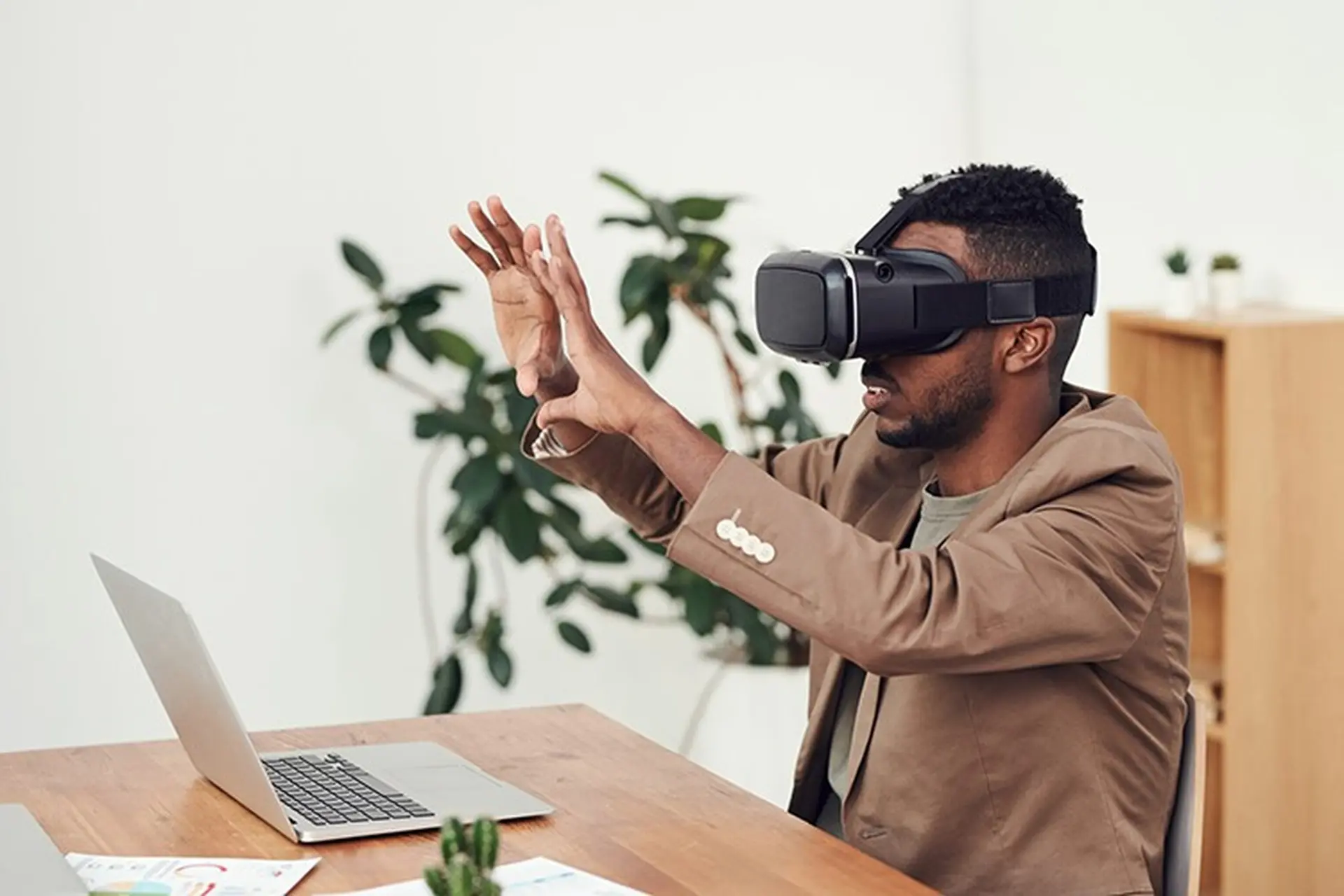Kính thực tế ảo AR/VR của Apple có thể sử dụng gói đăng ký phần mềm