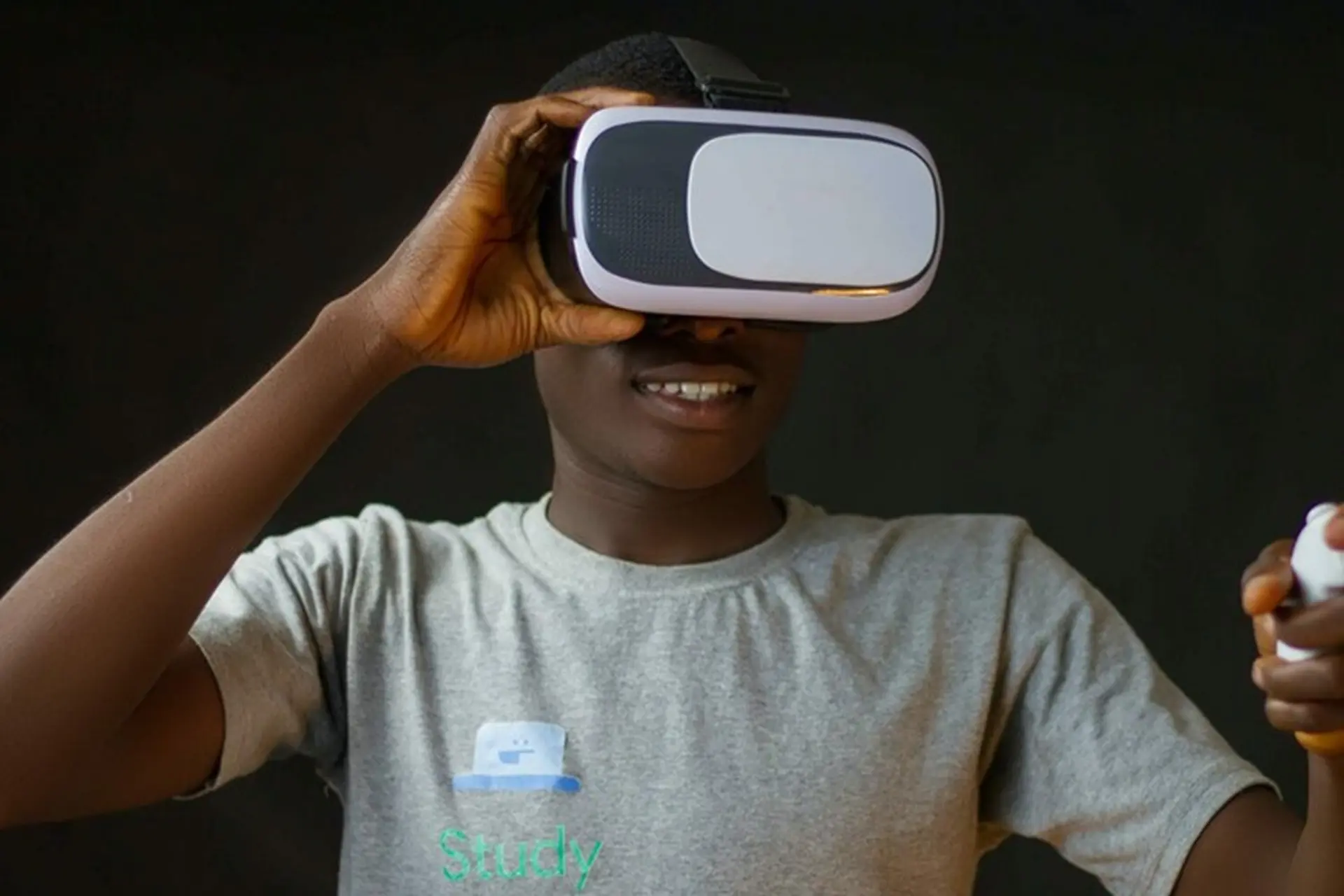 Apple đã hoàn thành các thử nghiệm kính thực tế ảo hỗn hợp AR/VR