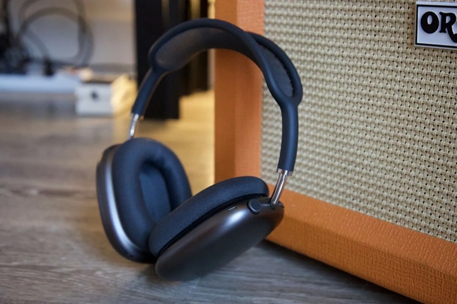 Apple có thể trang bị điều khiển cử chỉ cho AirPods Max 2 thay vì Digital Crown