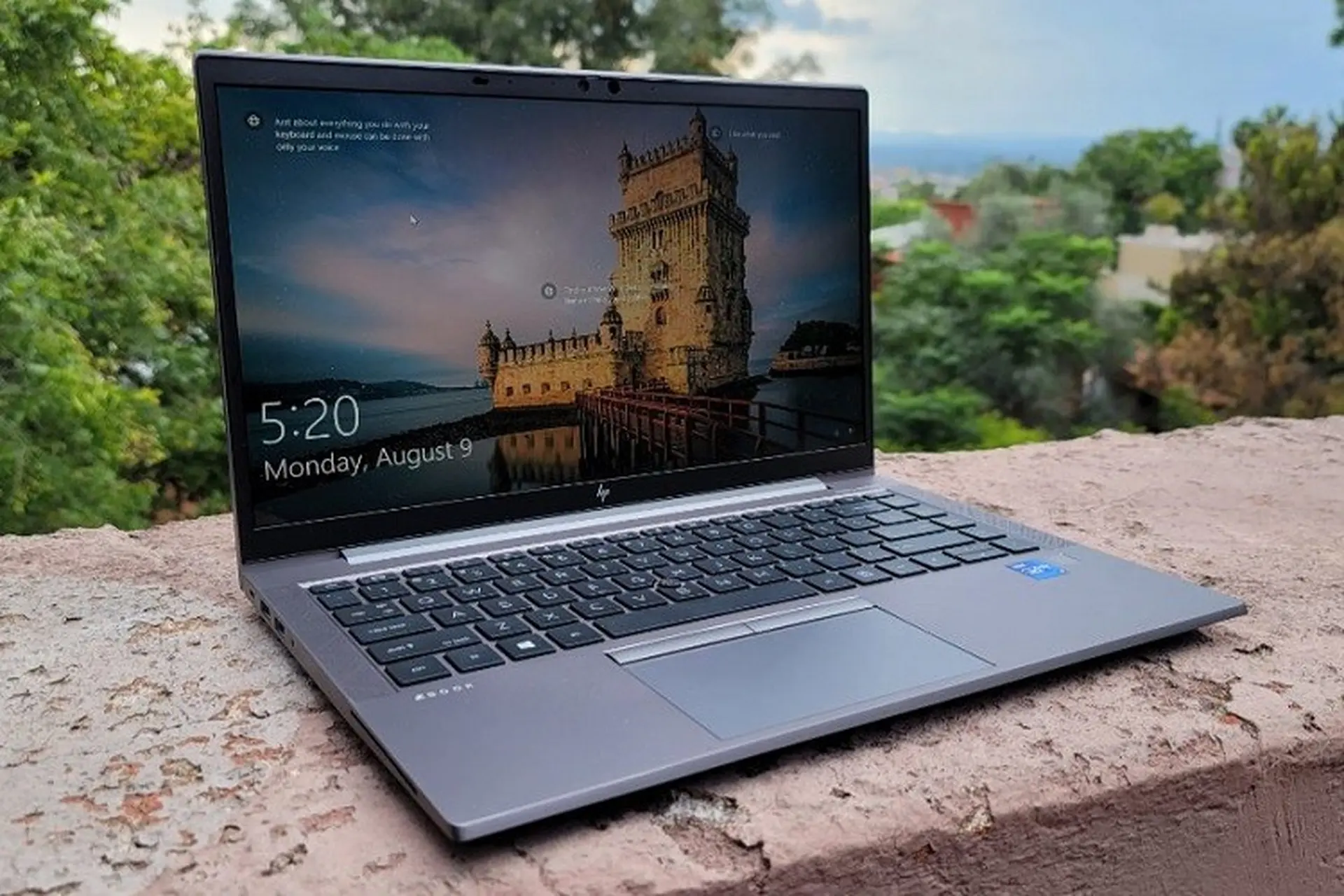 HP ZBook Firefly 14 G8: Thân hình nhỏ nhưng có nhiều võ