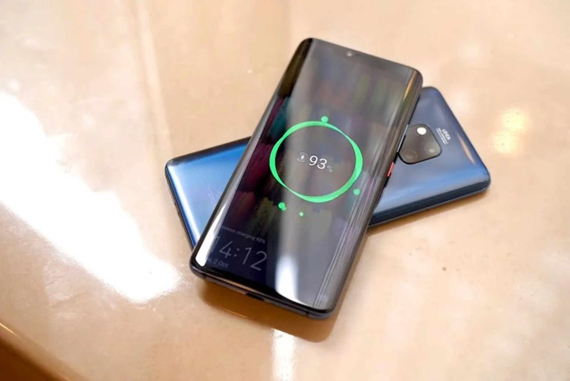 Sạc ngược là gì? Sạc ngược không dây là gì?