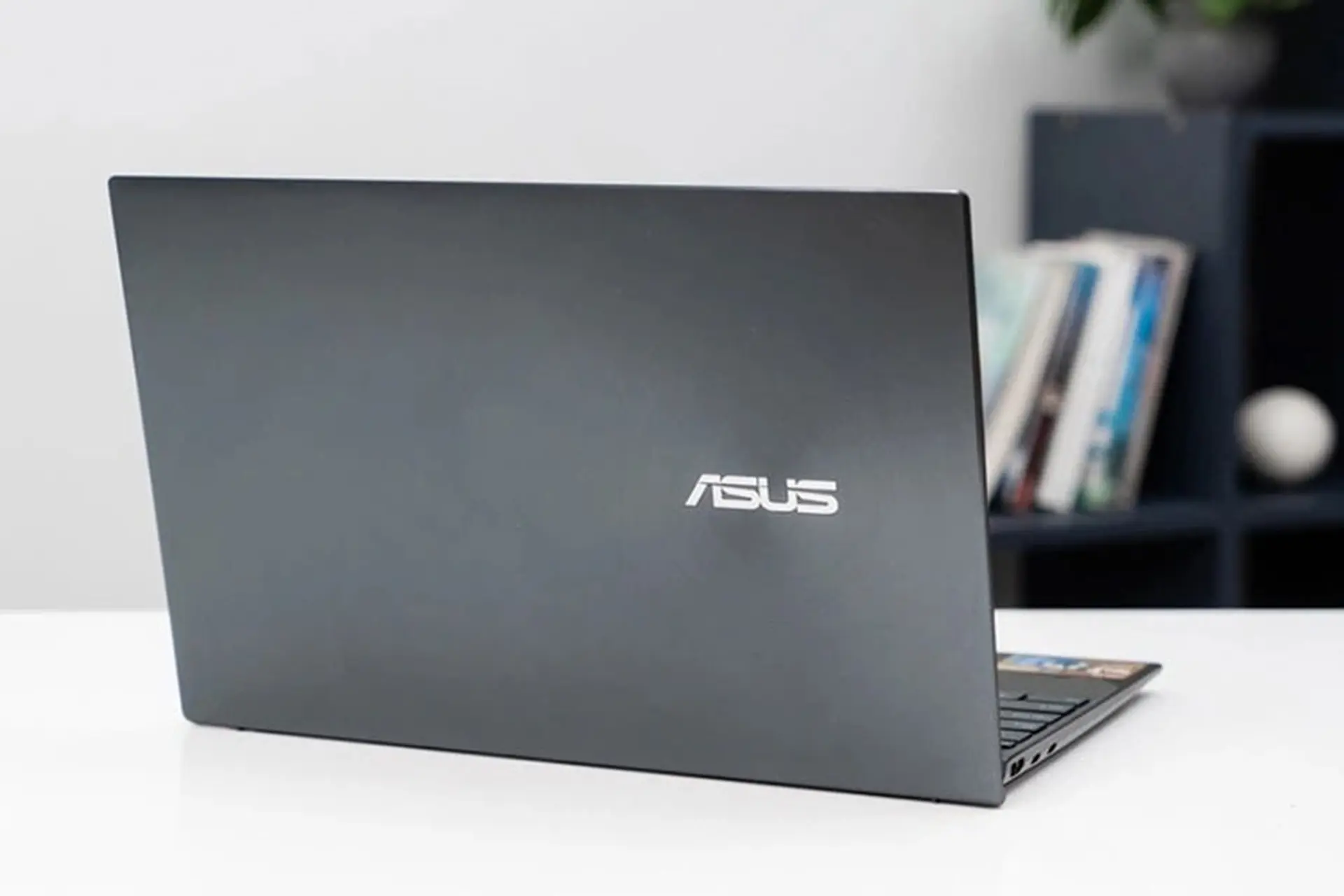 Asus ZenBook 13 (UX325EA): Một chiếc laptop siêu di động mạnh mẽ và hấp dẫn